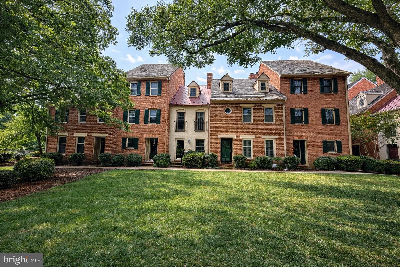 KENMORE TOWNHOME - Residential