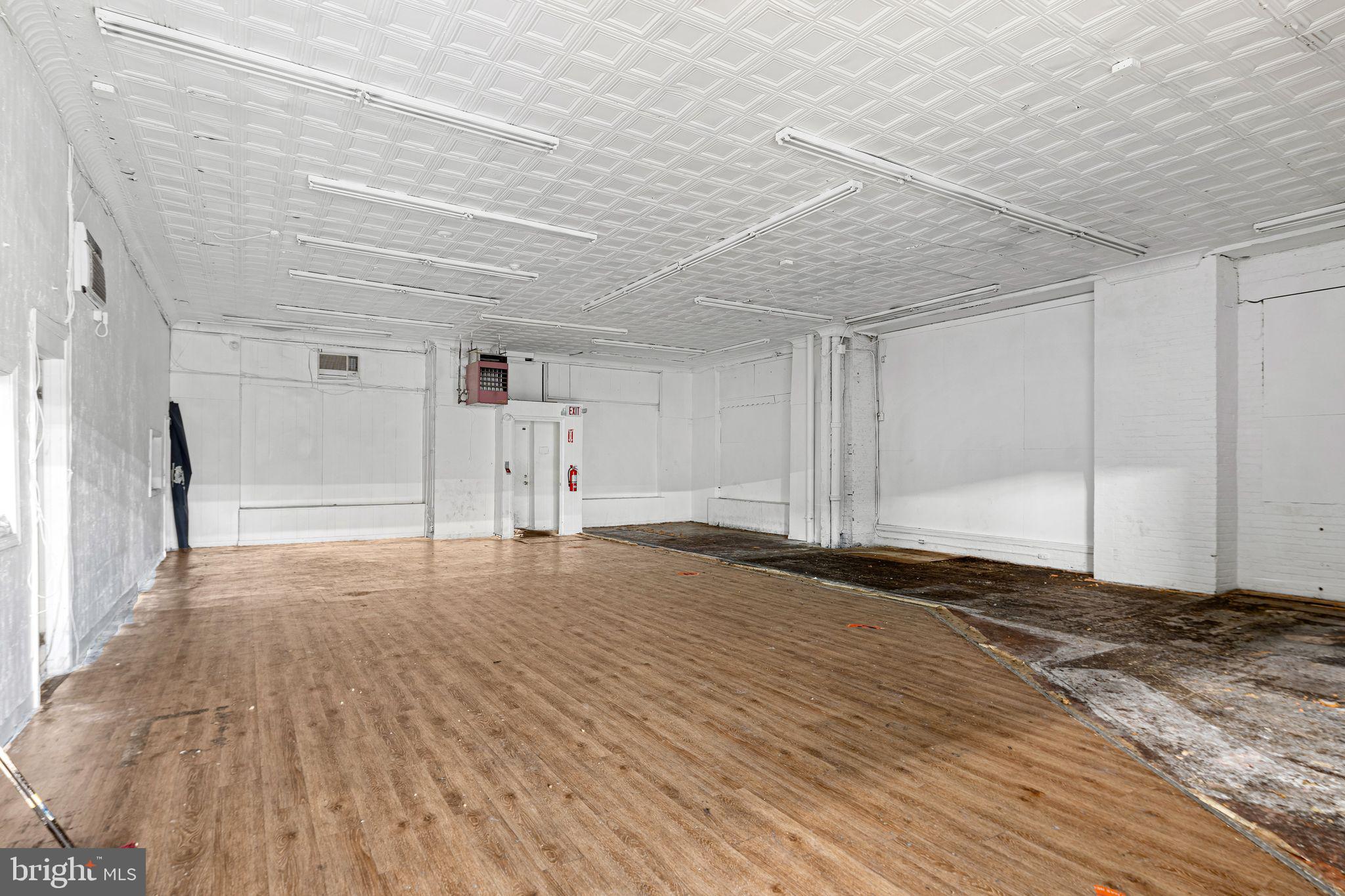 GERMANTOWN - Commercial Sale