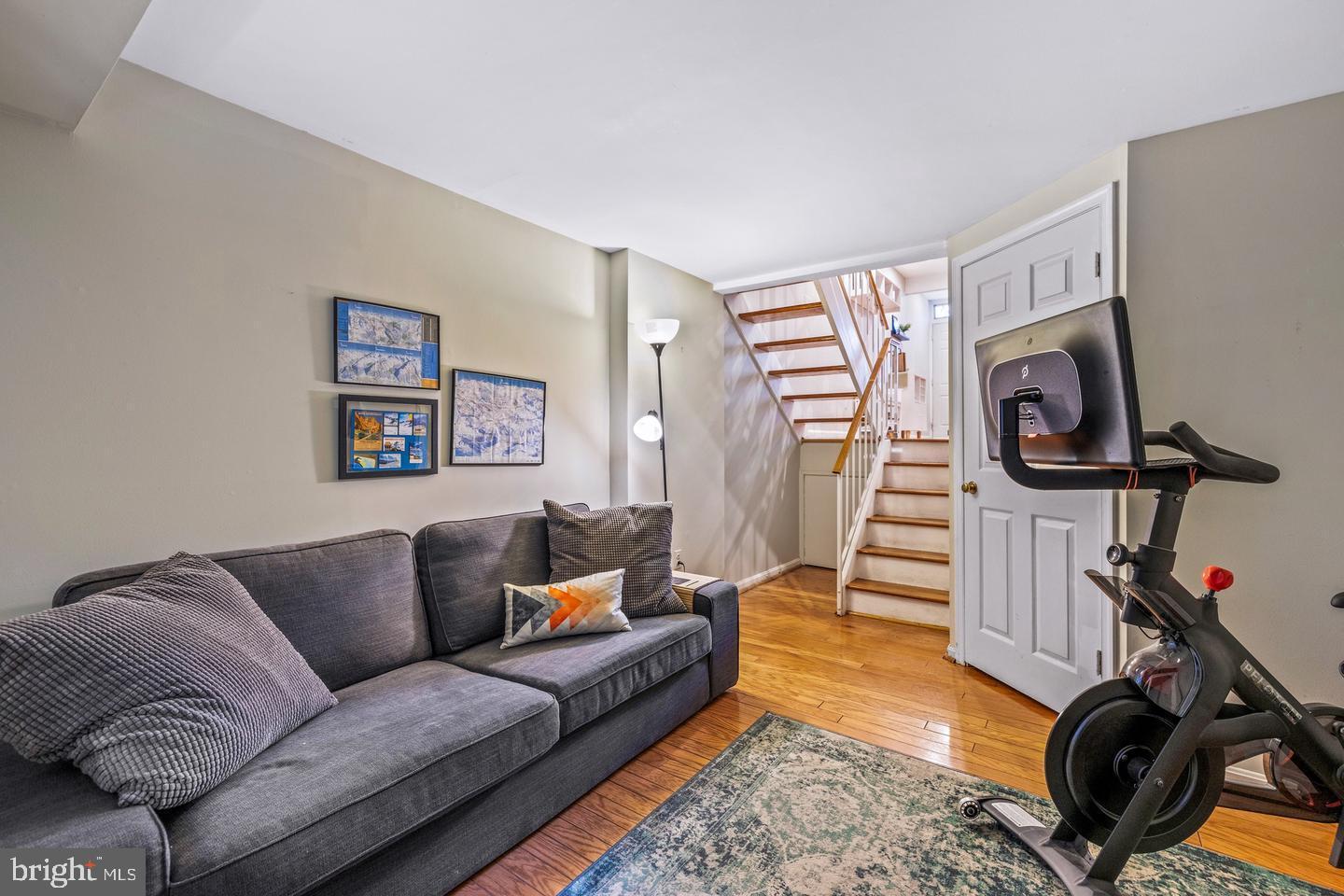 ALBEMARLE SQUARE - Residential