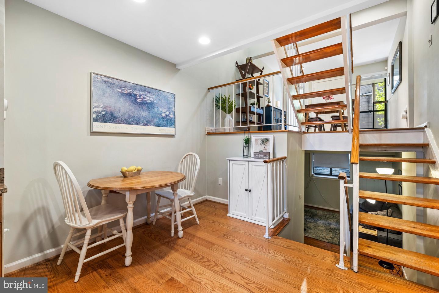 ALBEMARLE SQUARE - Residential