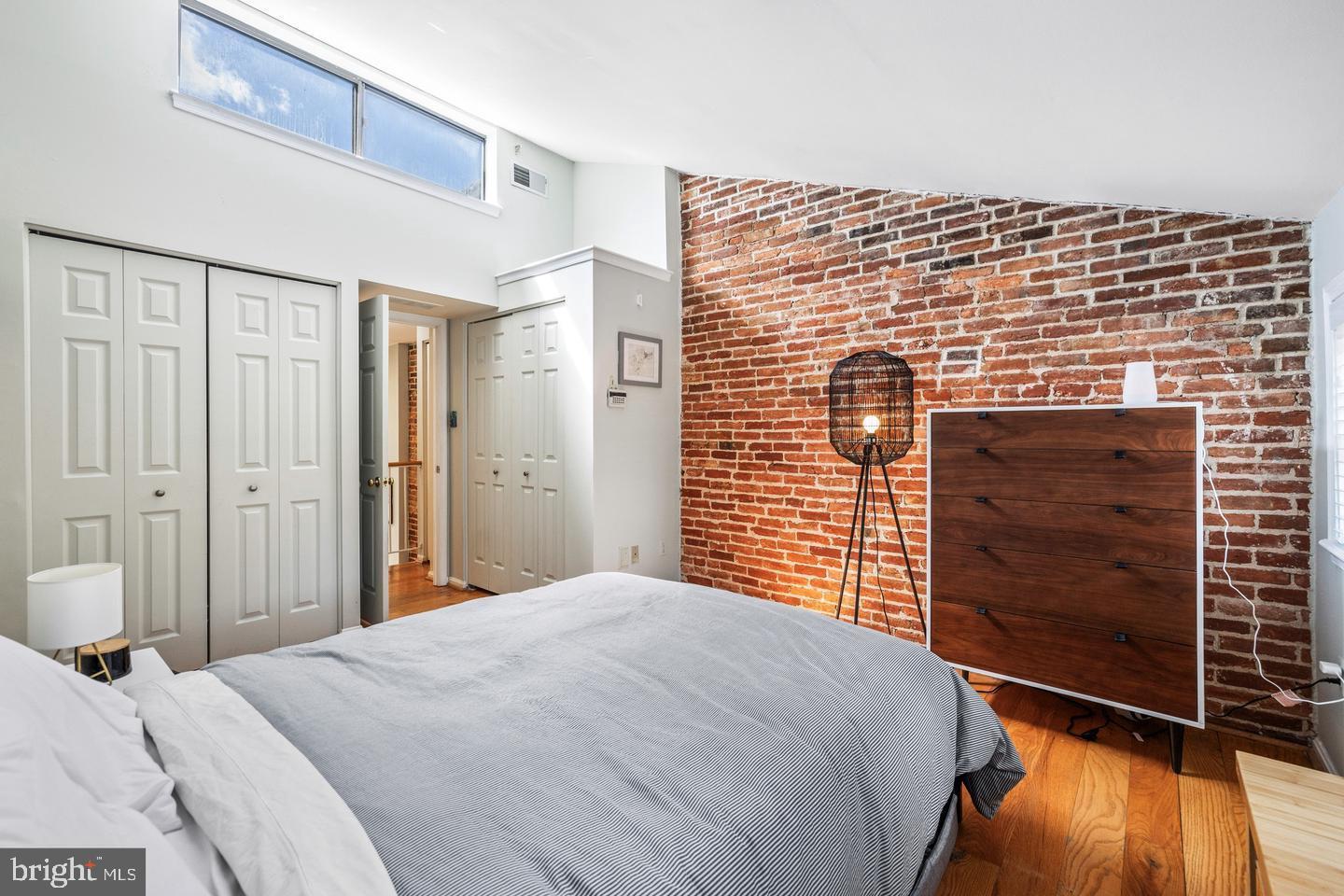 ALBEMARLE SQUARE - Residential