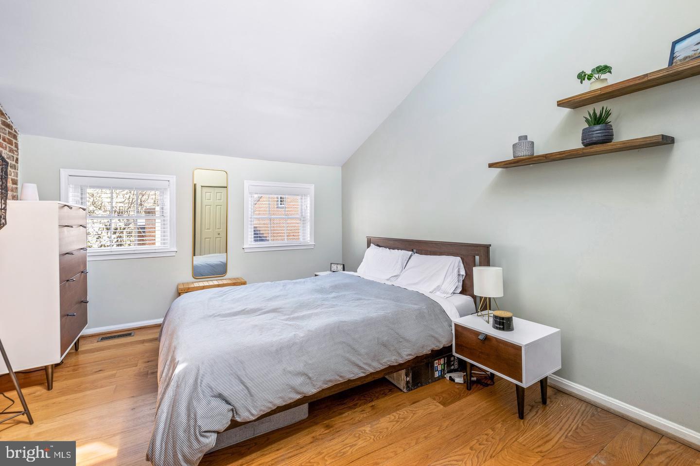 ALBEMARLE SQUARE - Residential