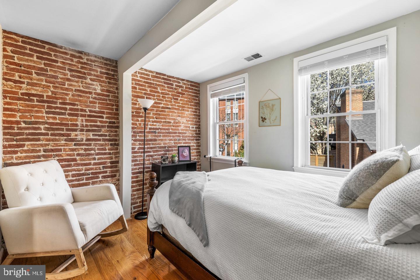 ALBEMARLE SQUARE - Residential