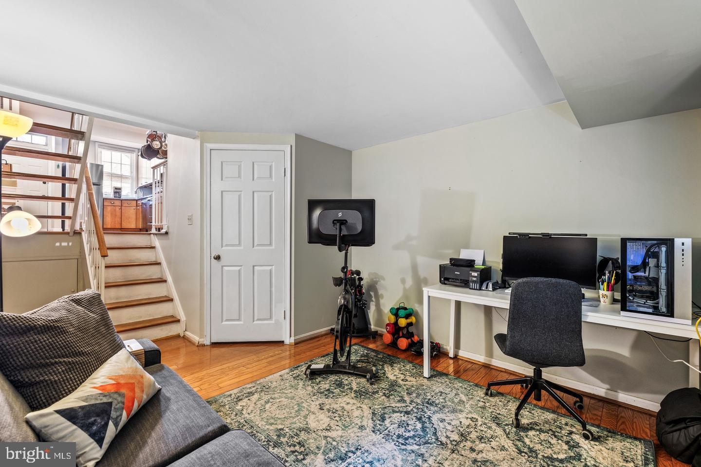 ALBEMARLE SQUARE - Residential