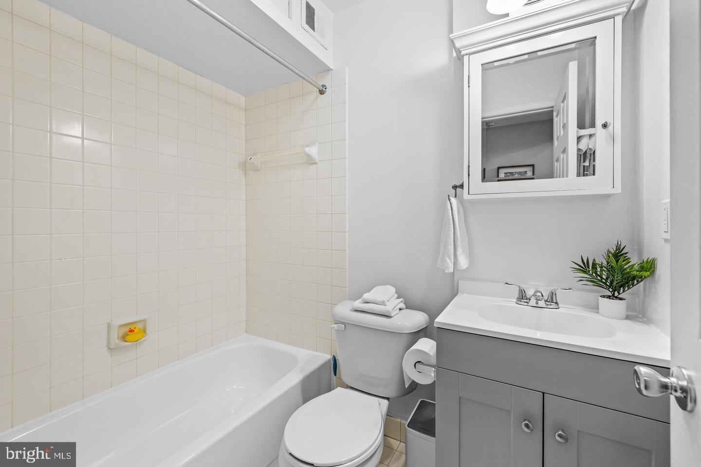 ALBEMARLE SQUARE - Residential