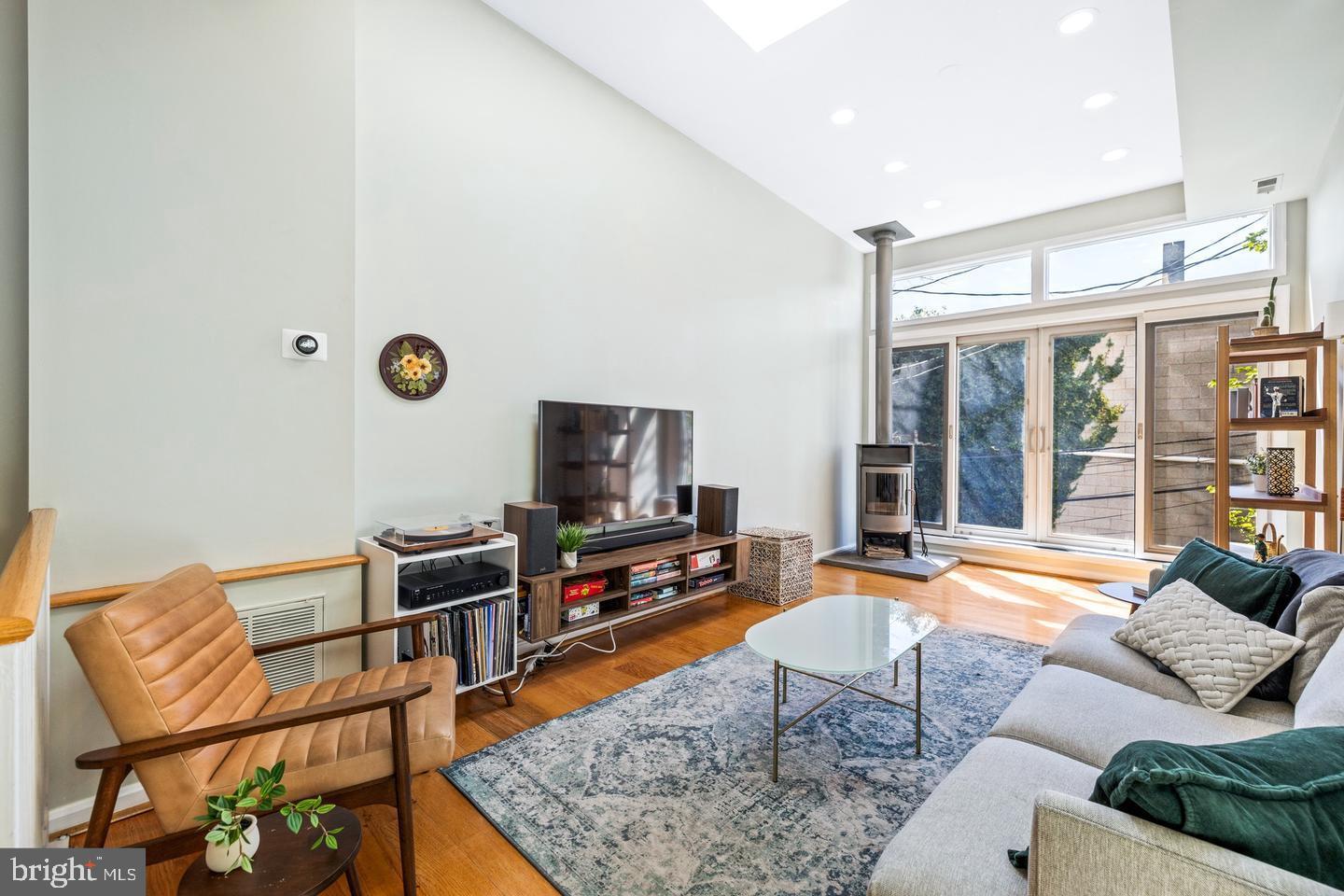 ALBEMARLE SQUARE - Residential