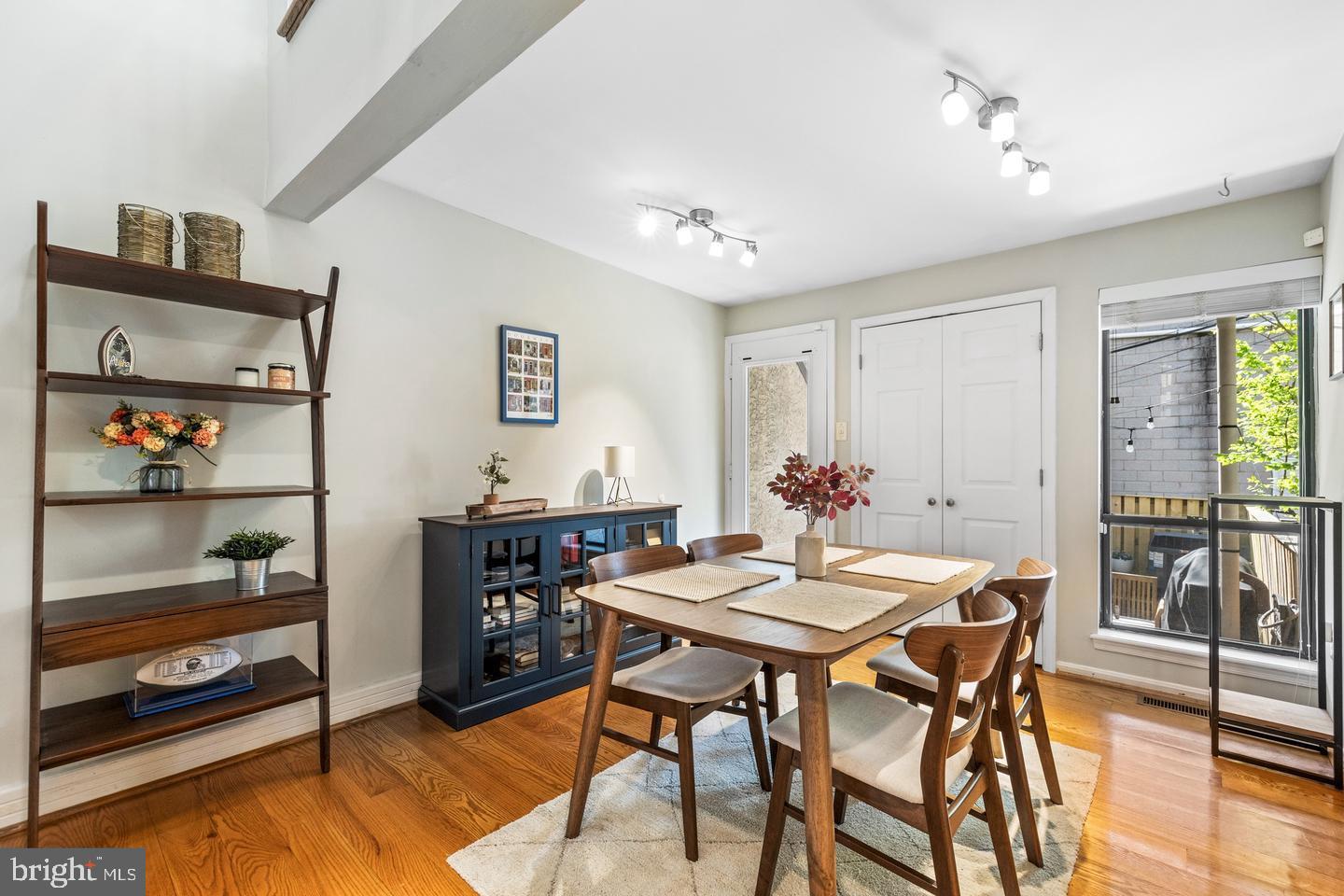 ALBEMARLE SQUARE - Residential
