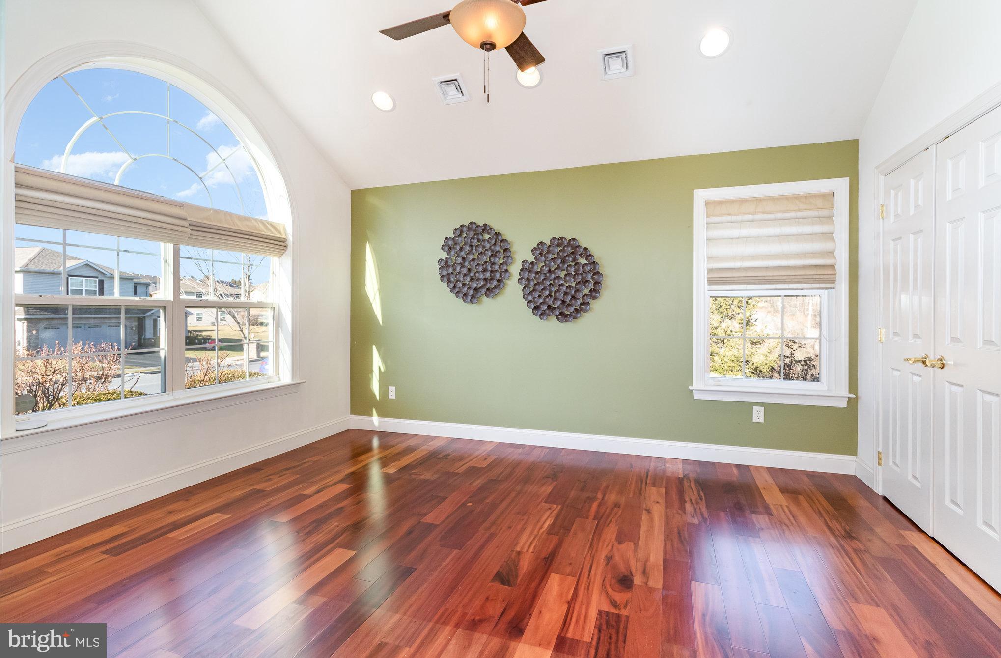 BUMBLE BEE HOLLOW - Residential