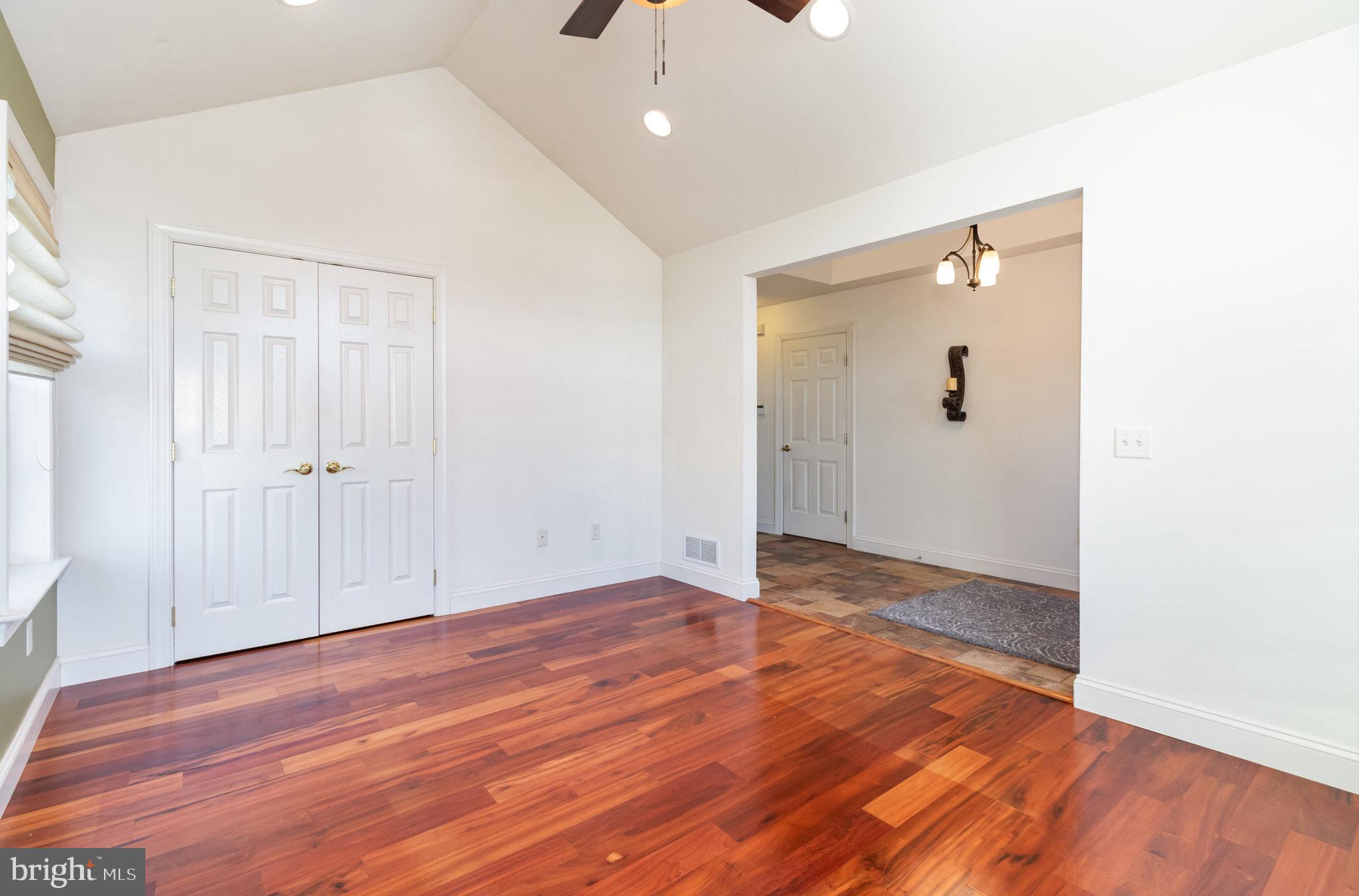 BUMBLE BEE HOLLOW - Residential