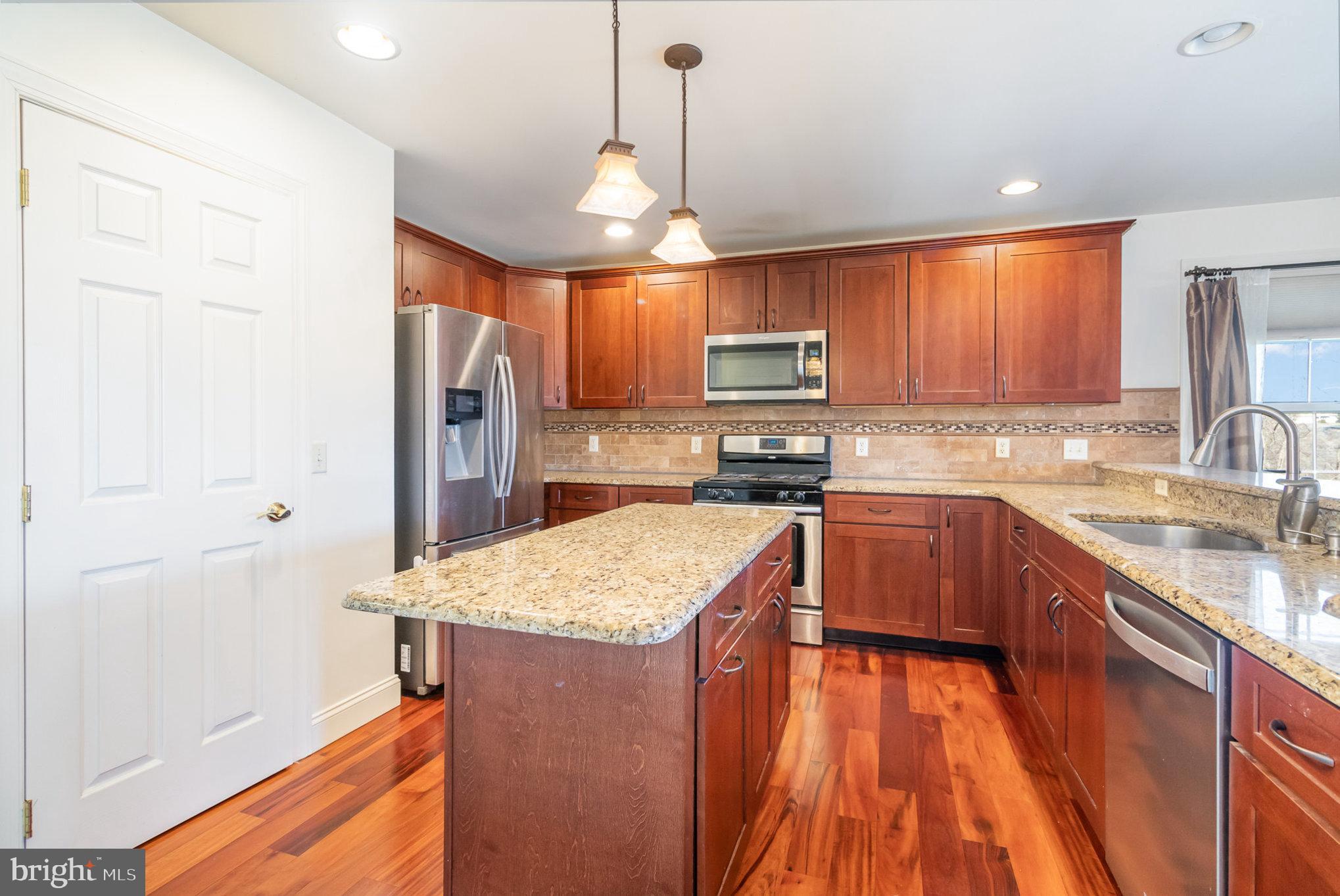 BUMBLE BEE HOLLOW - Residential