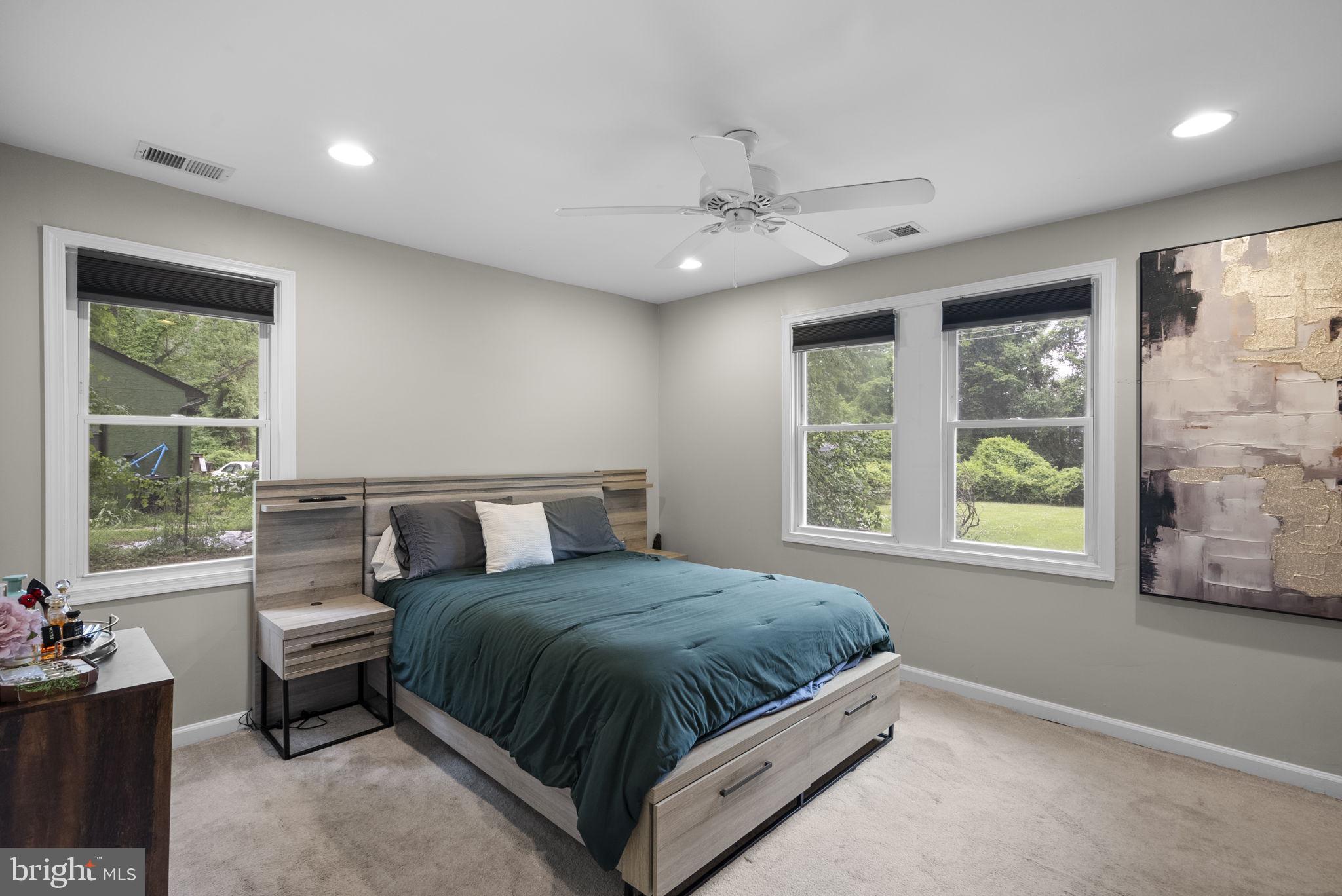 WHITE HALL - Residential