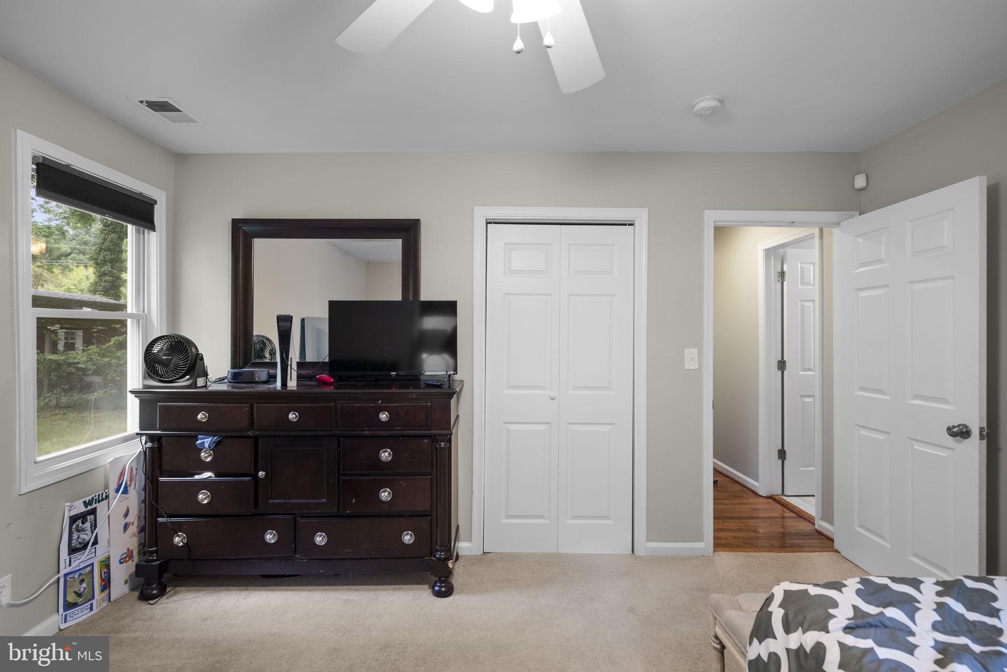 WHITE HALL - Residential