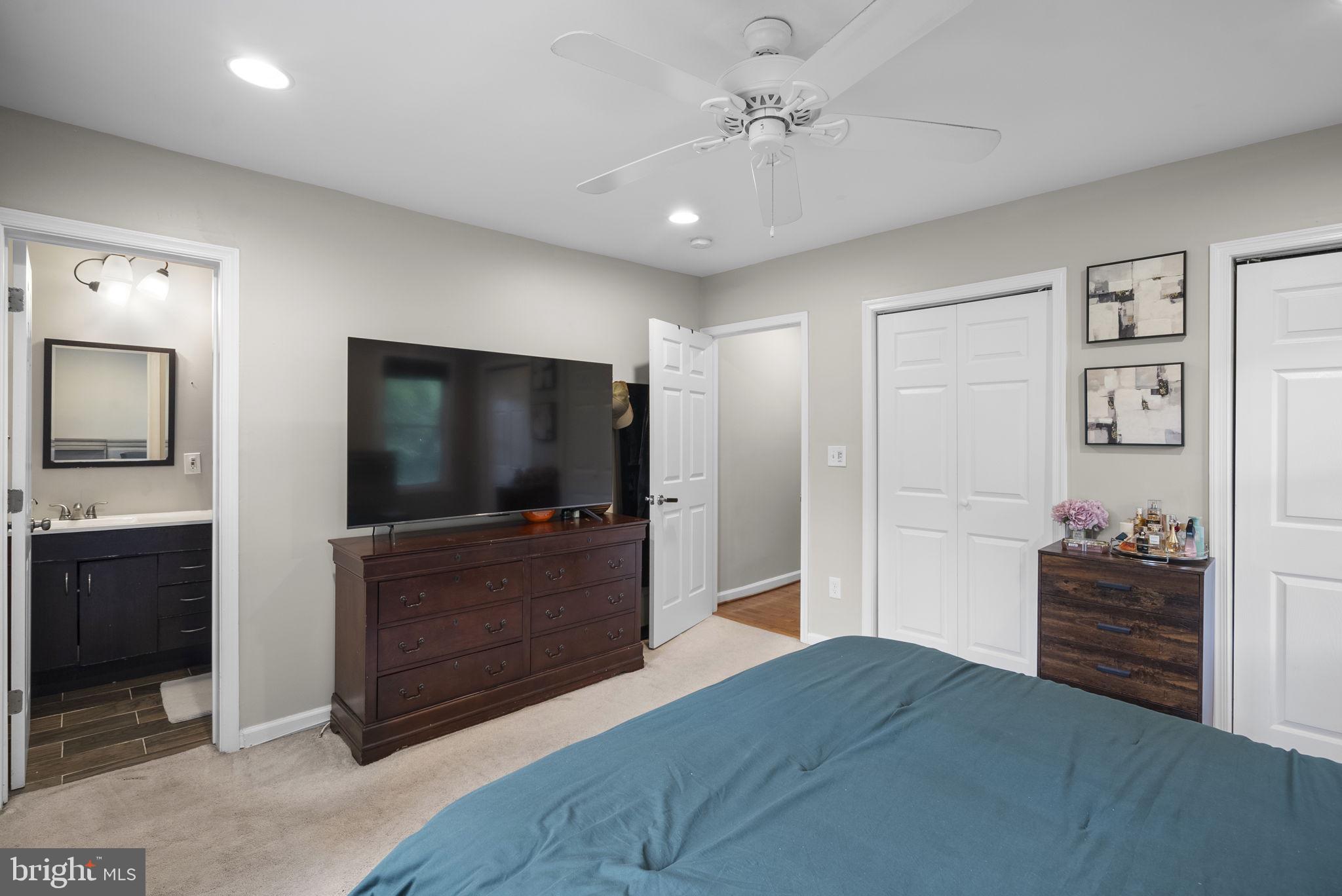WHITE HALL - Residential