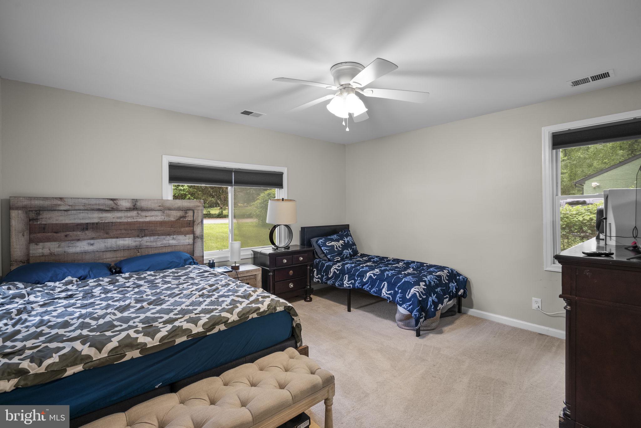 WHITE HALL - Residential