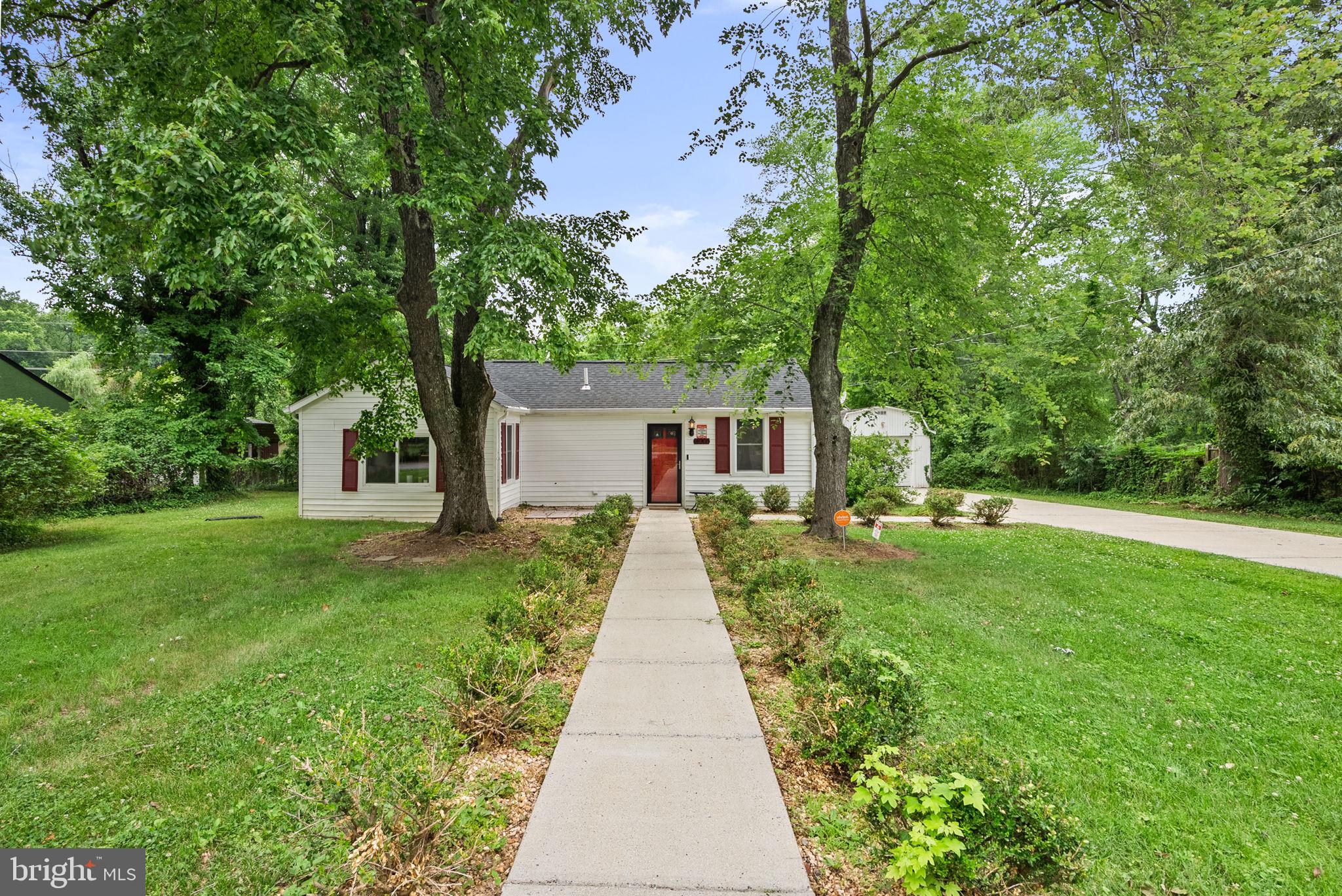 WHITE HALL - Residential