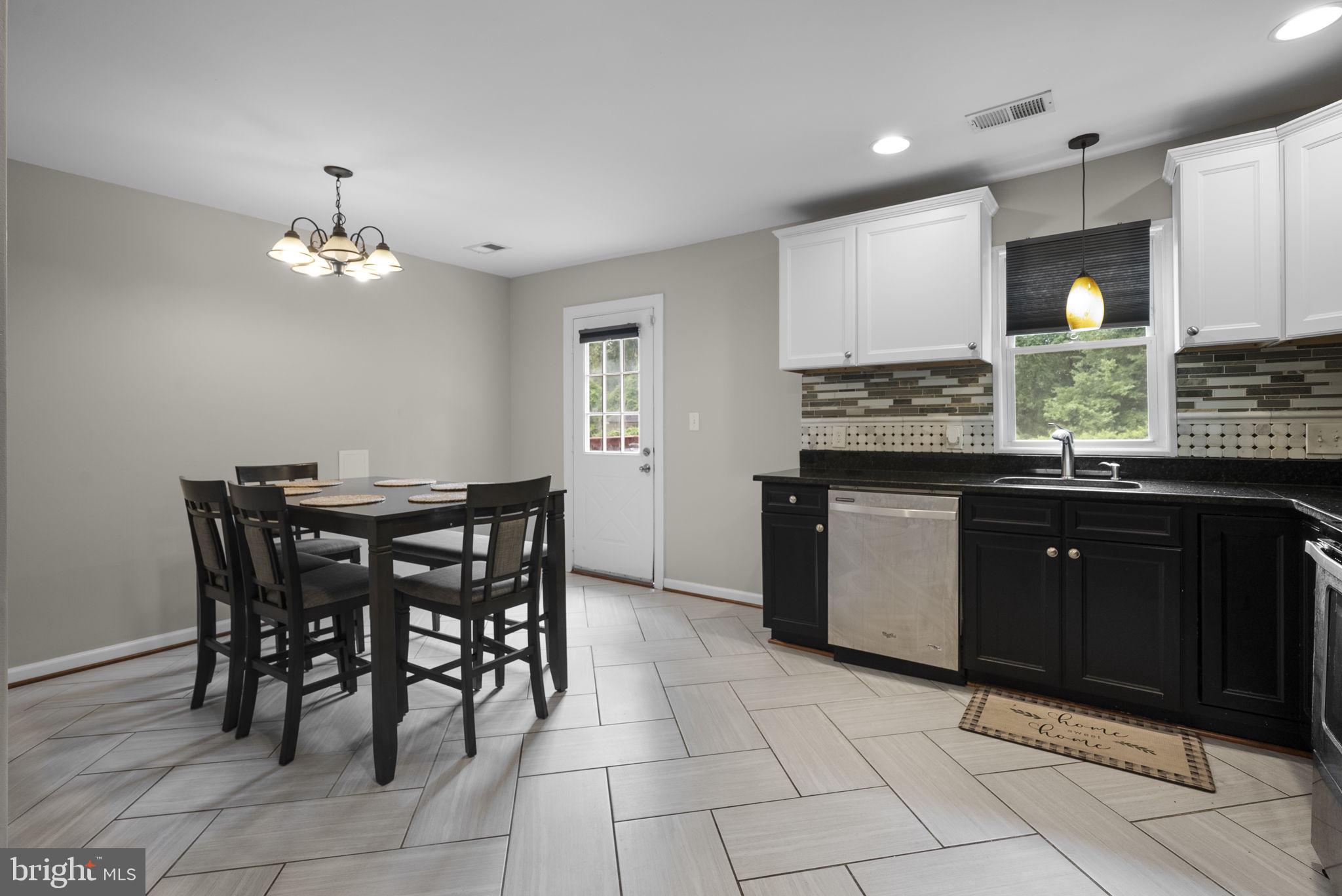 WHITE HALL - Residential