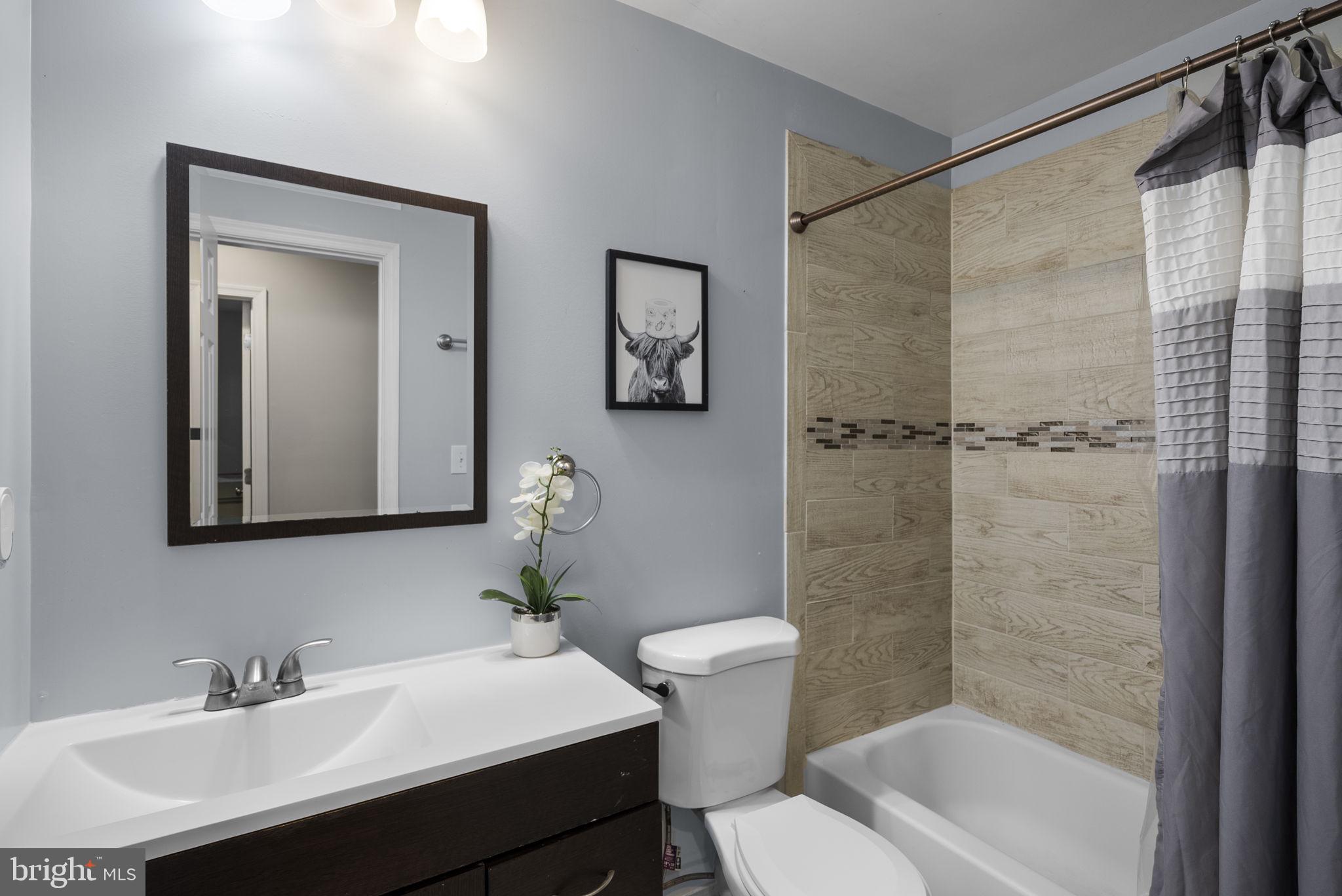 WHITE HALL - Residential