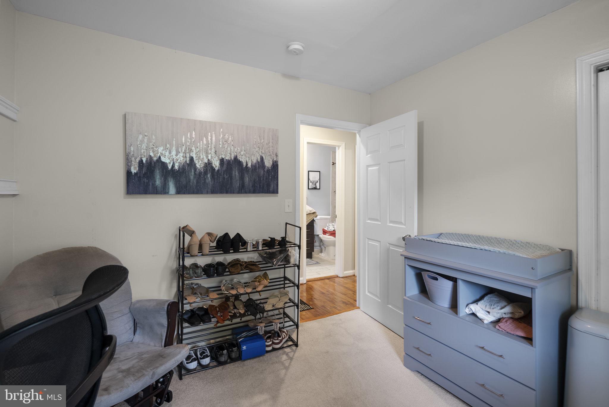 WHITE HALL - Residential