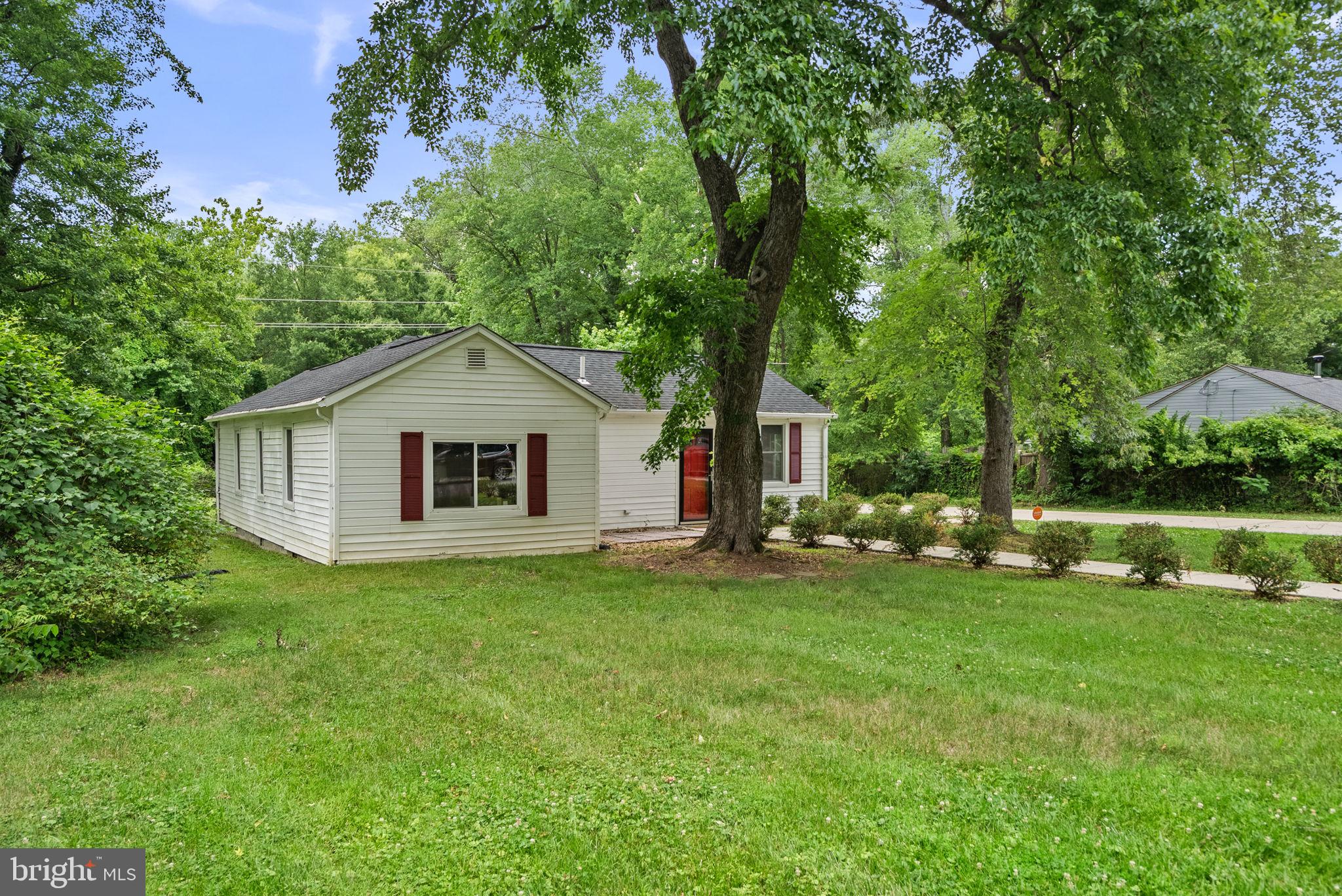 WHITE HALL - Residential