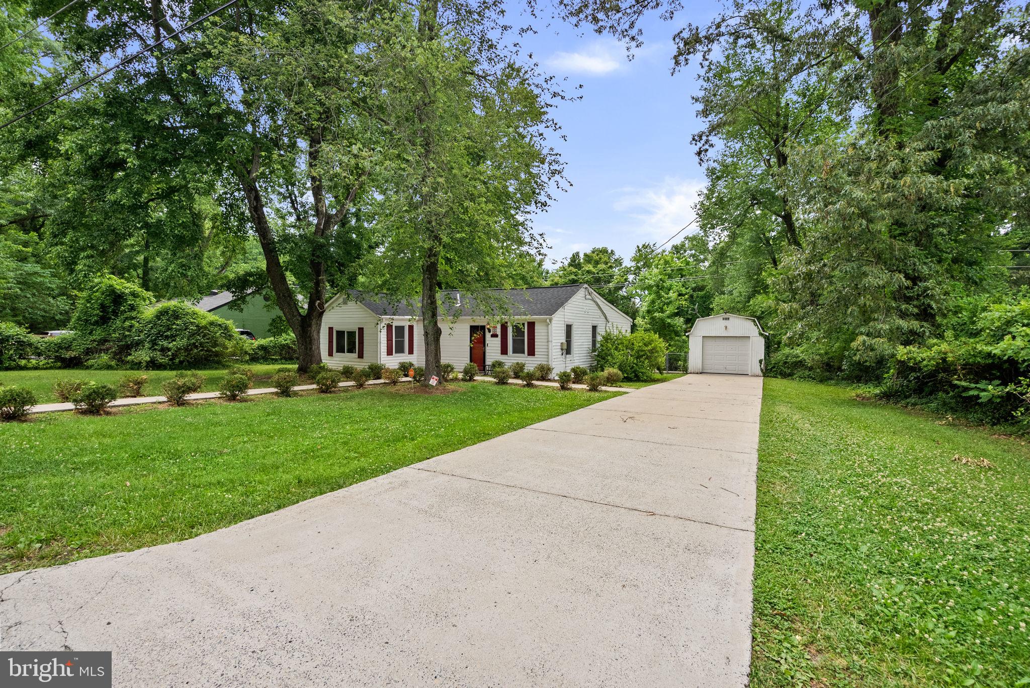 WHITE HALL - Residential