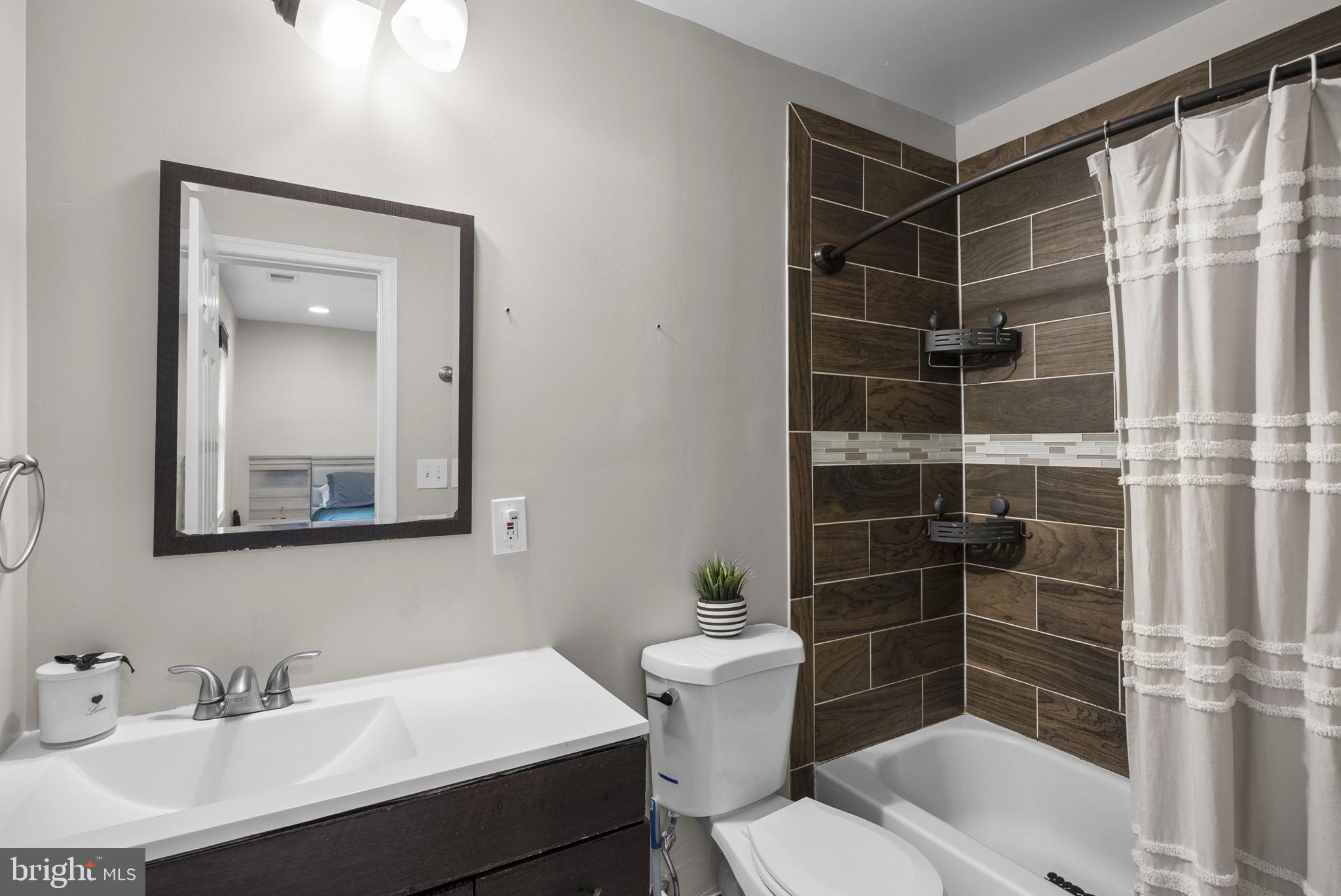 WHITE HALL - Residential