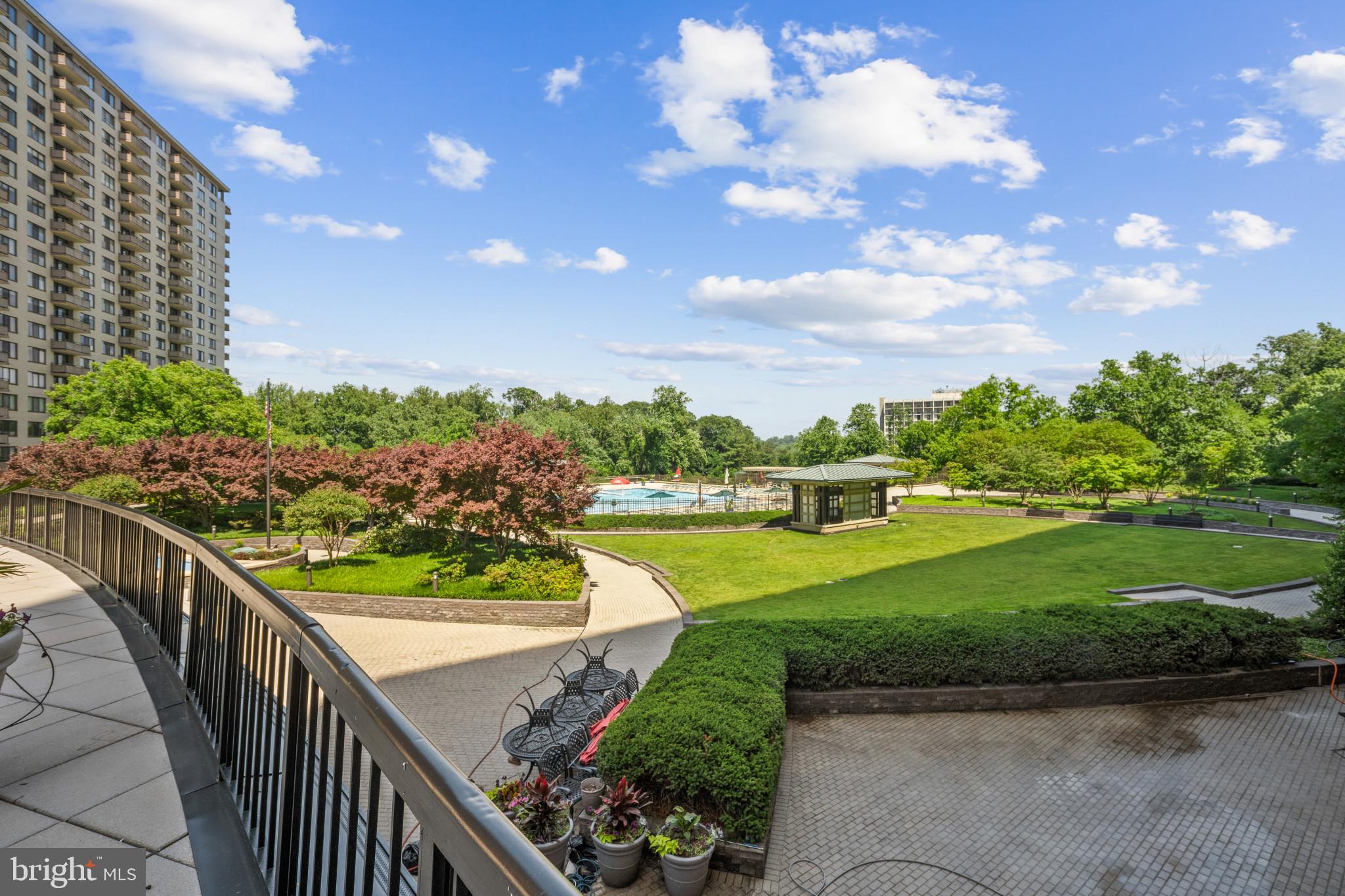 PROMENADE TOWERS - Residential