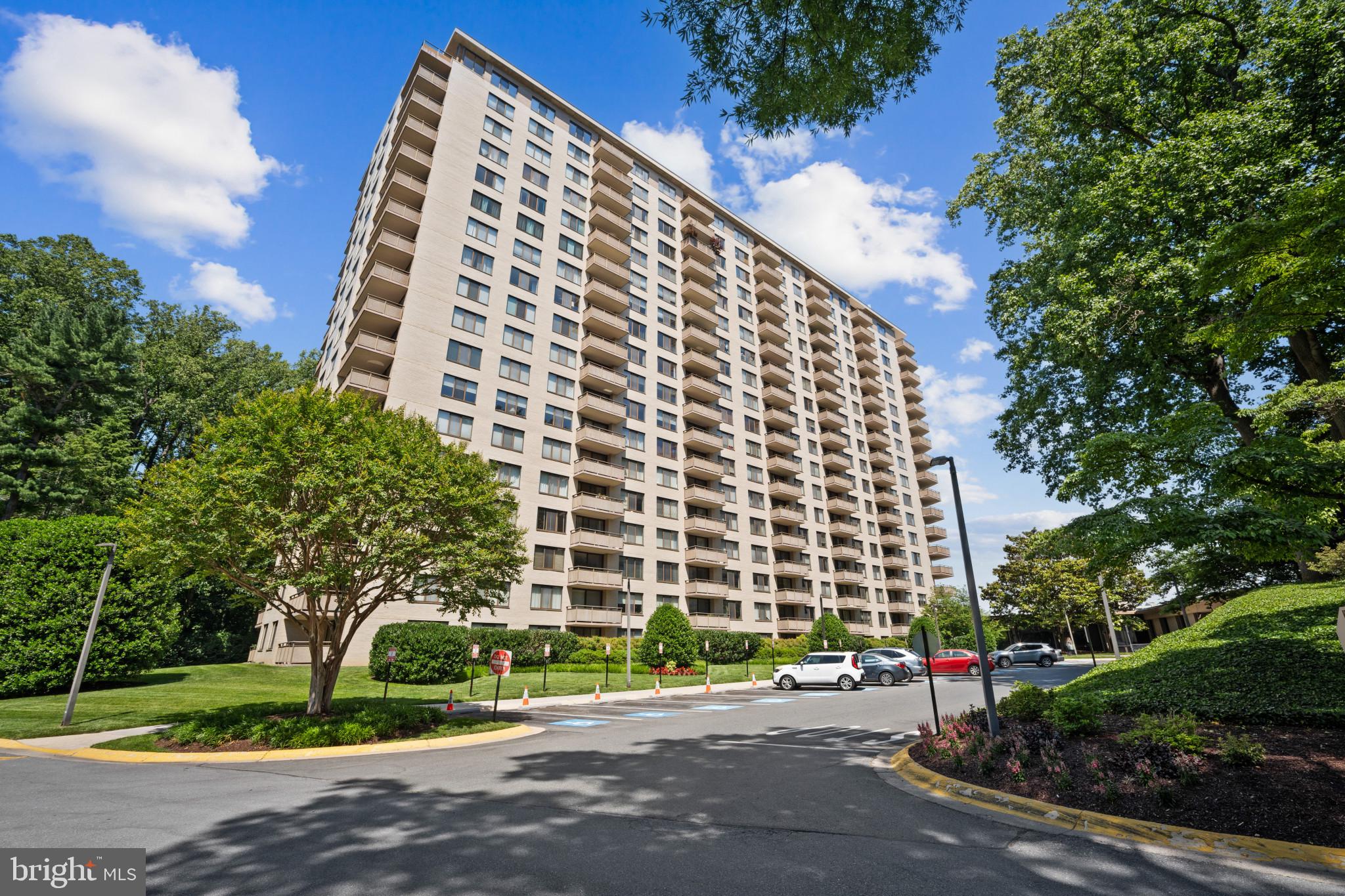 PROMENADE TOWERS - Residential
