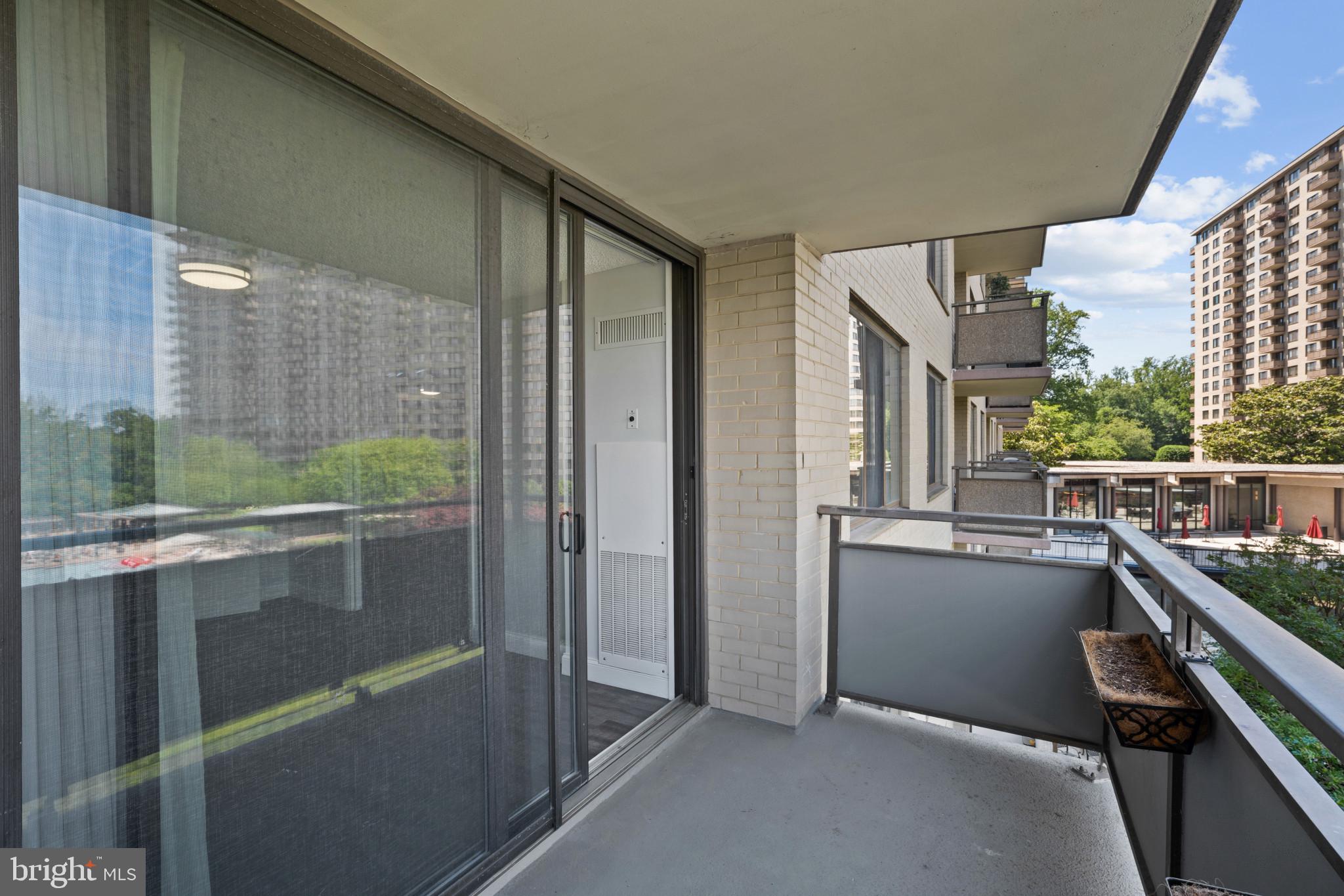 PROMENADE TOWERS - Residential