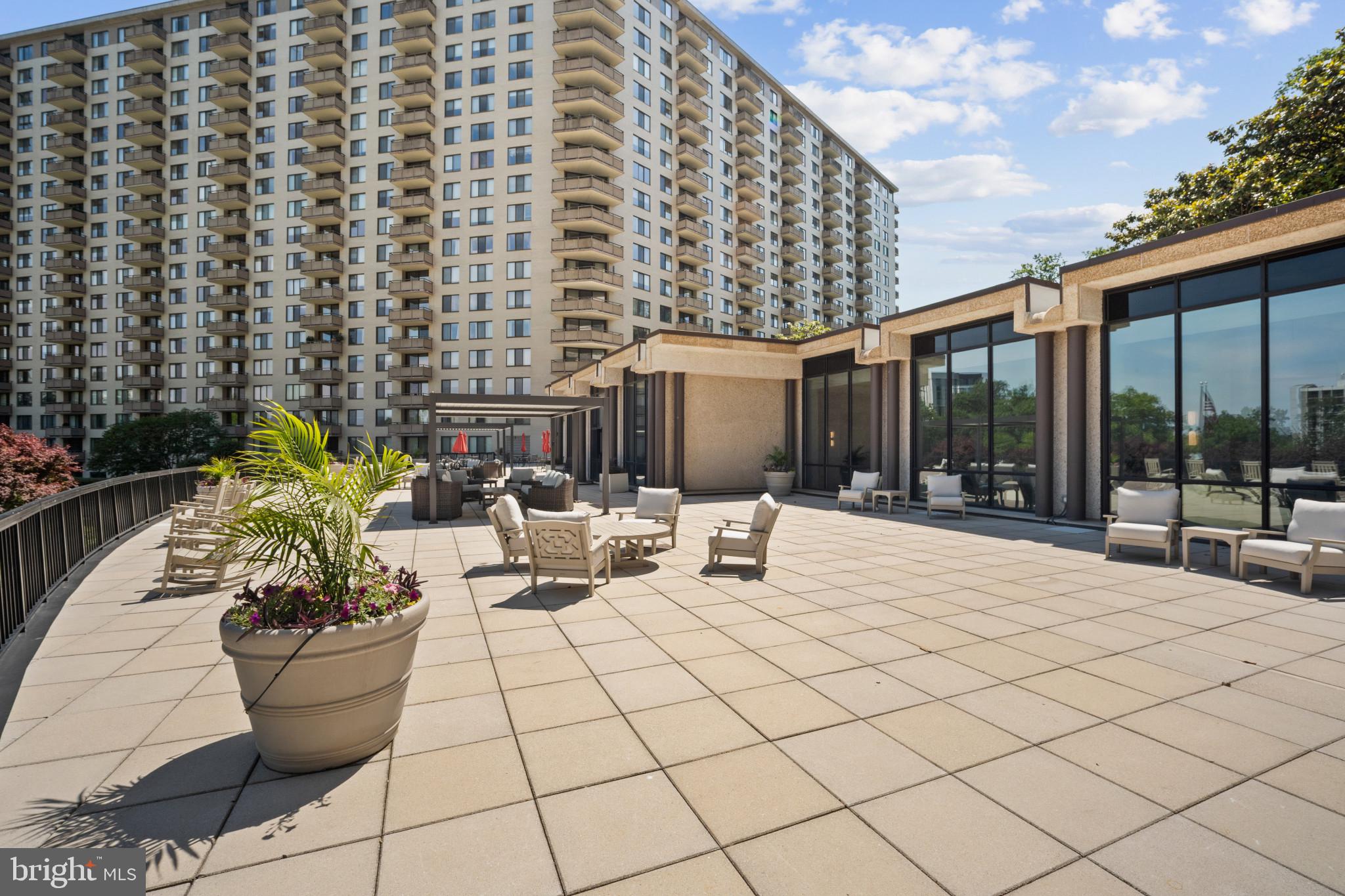 PROMENADE TOWERS - Residential