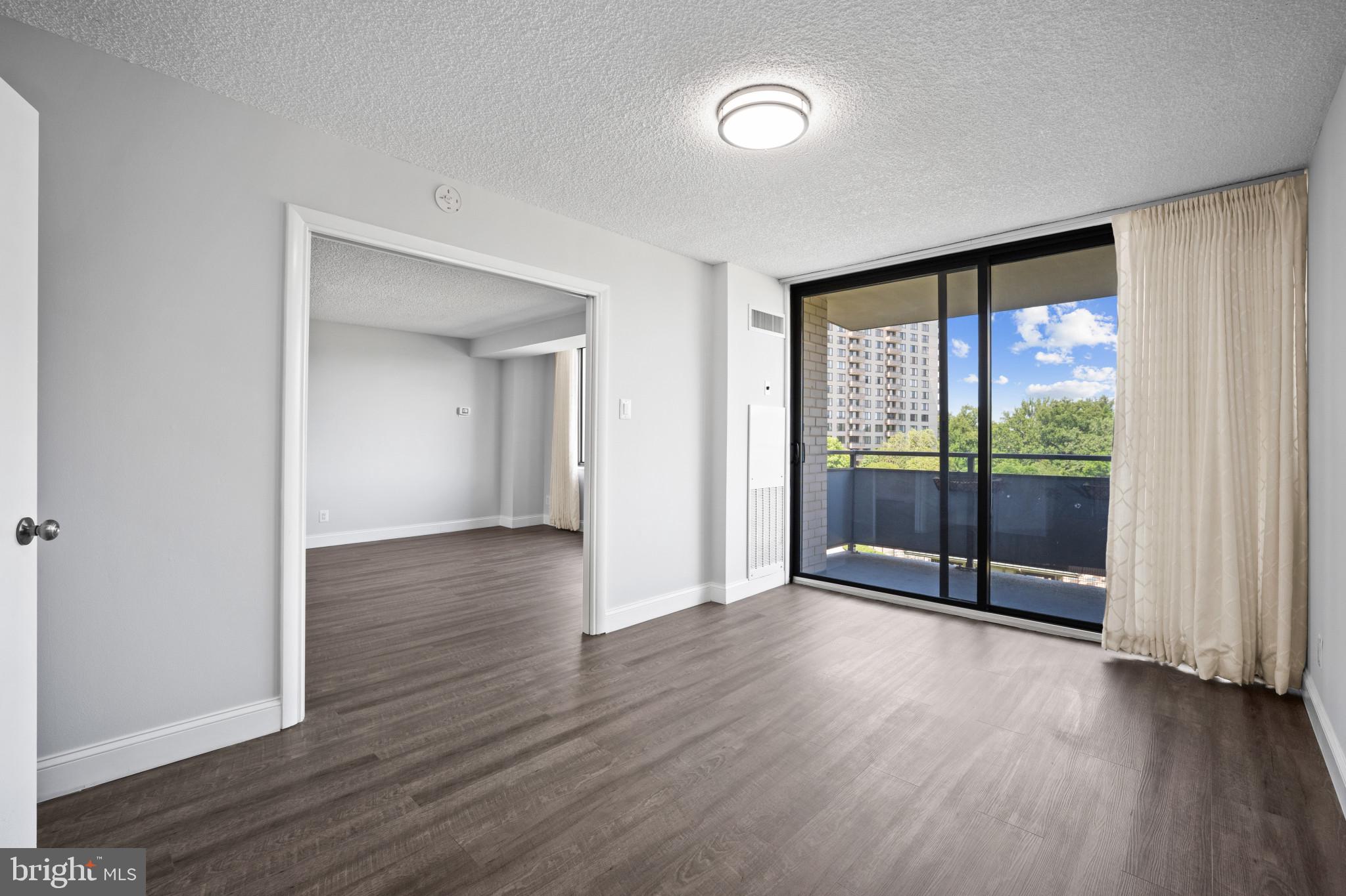 PROMENADE TOWERS - Residential
