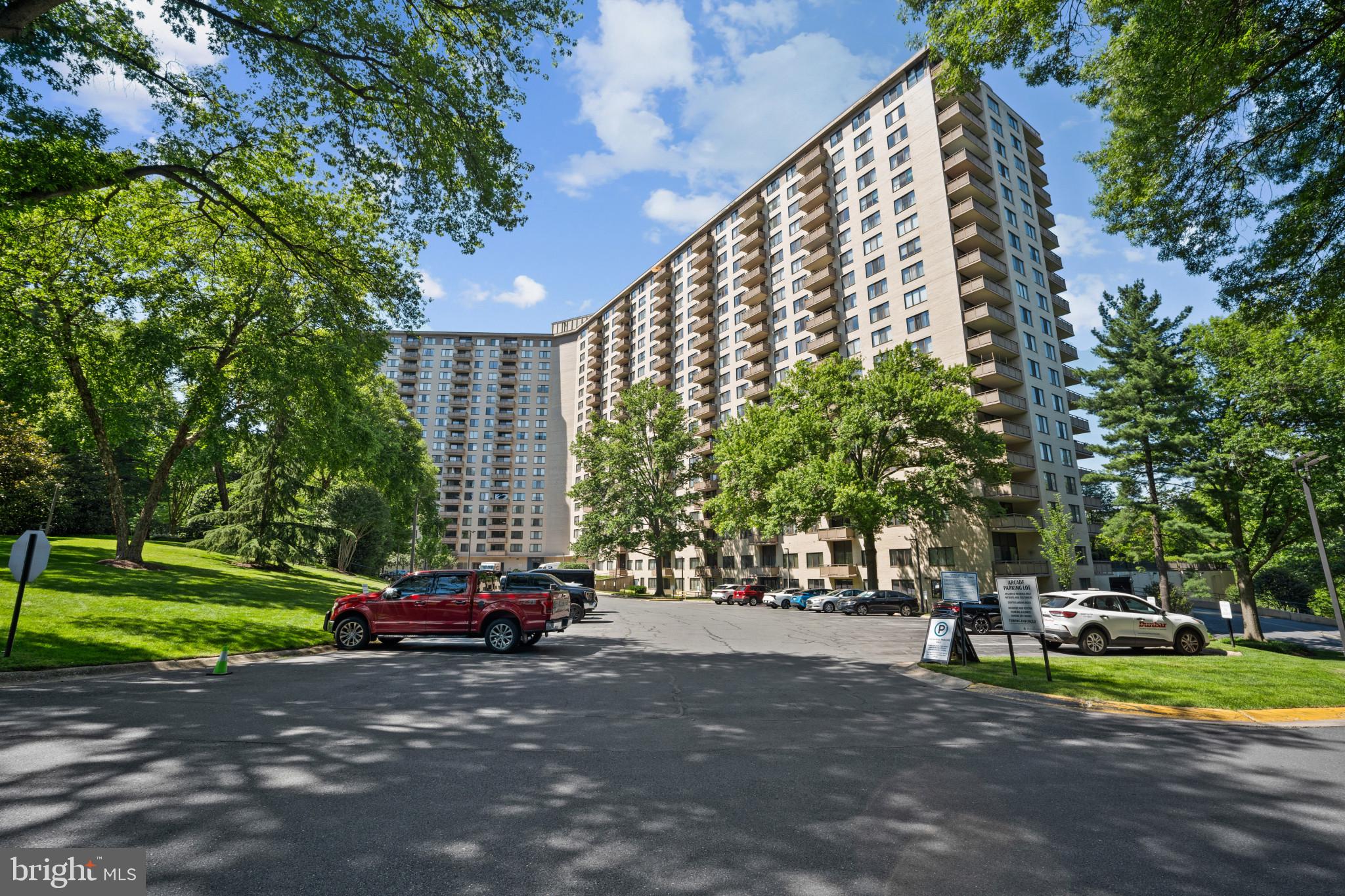 PROMENADE TOWERS - Residential