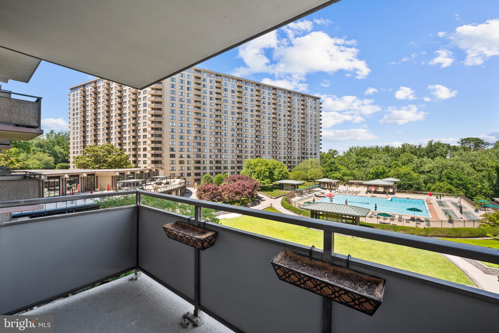 PROMENADE TOWERS - Residential