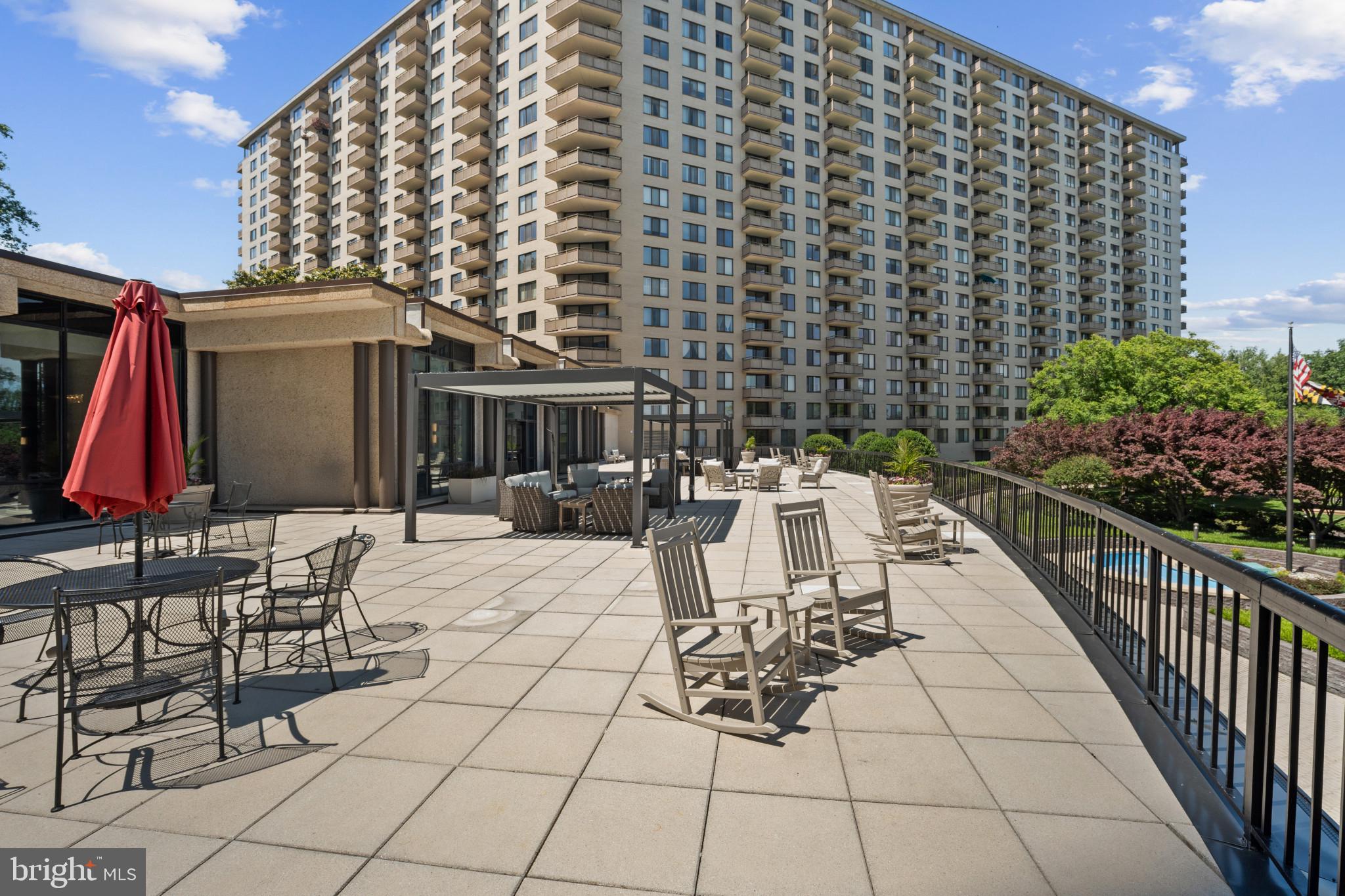 PROMENADE TOWERS - Residential