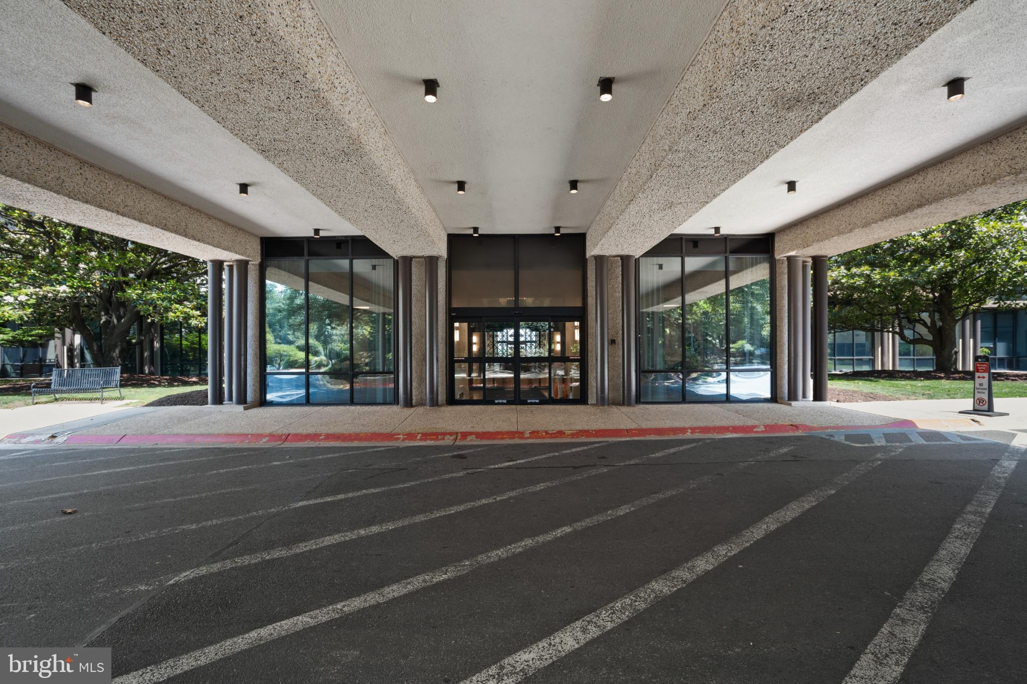 PROMENADE TOWERS - Residential