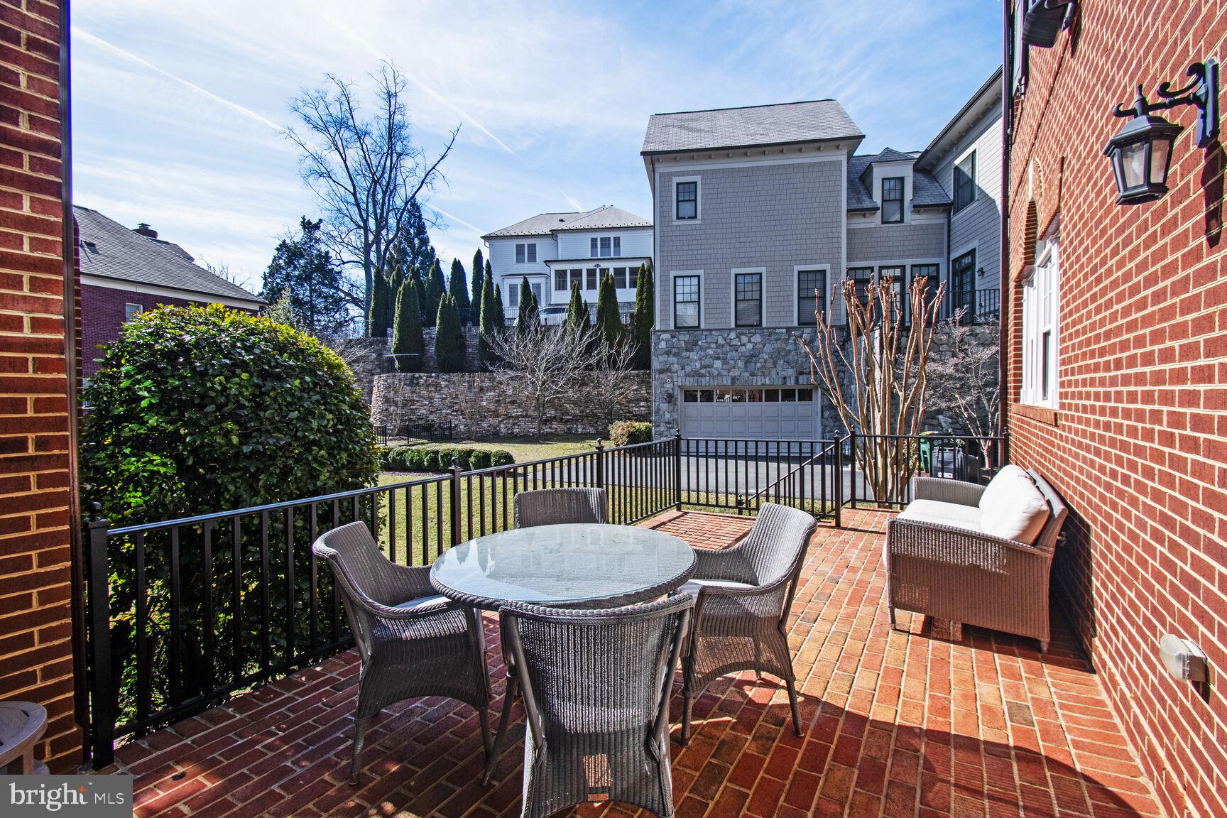 BERKLEY - Residential