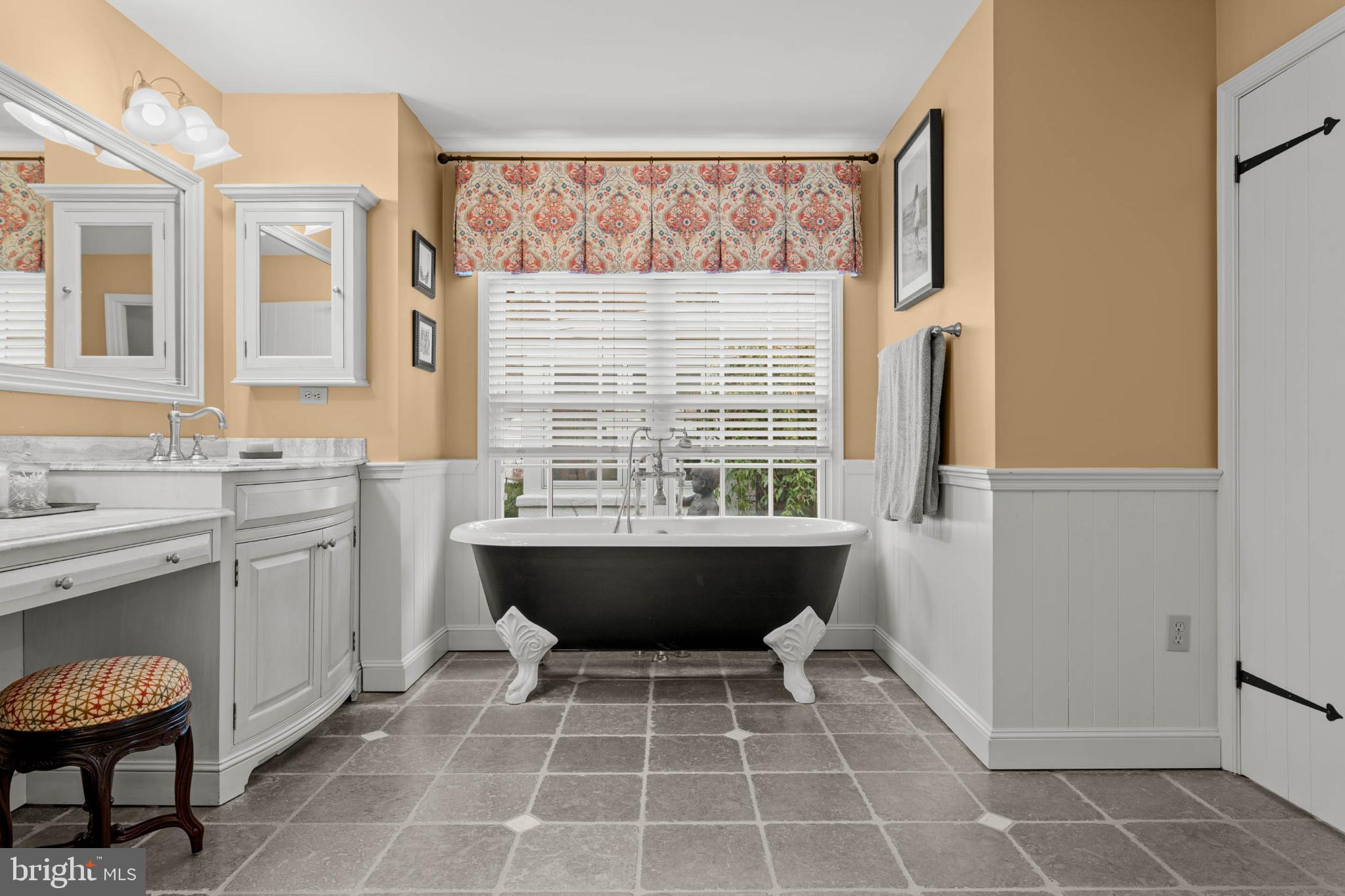 RADNOR HUNT - Residential