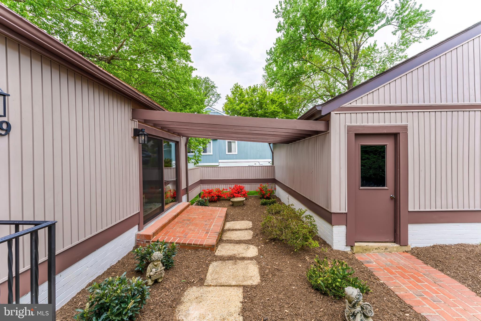 FOX MILL WOODS - Residential