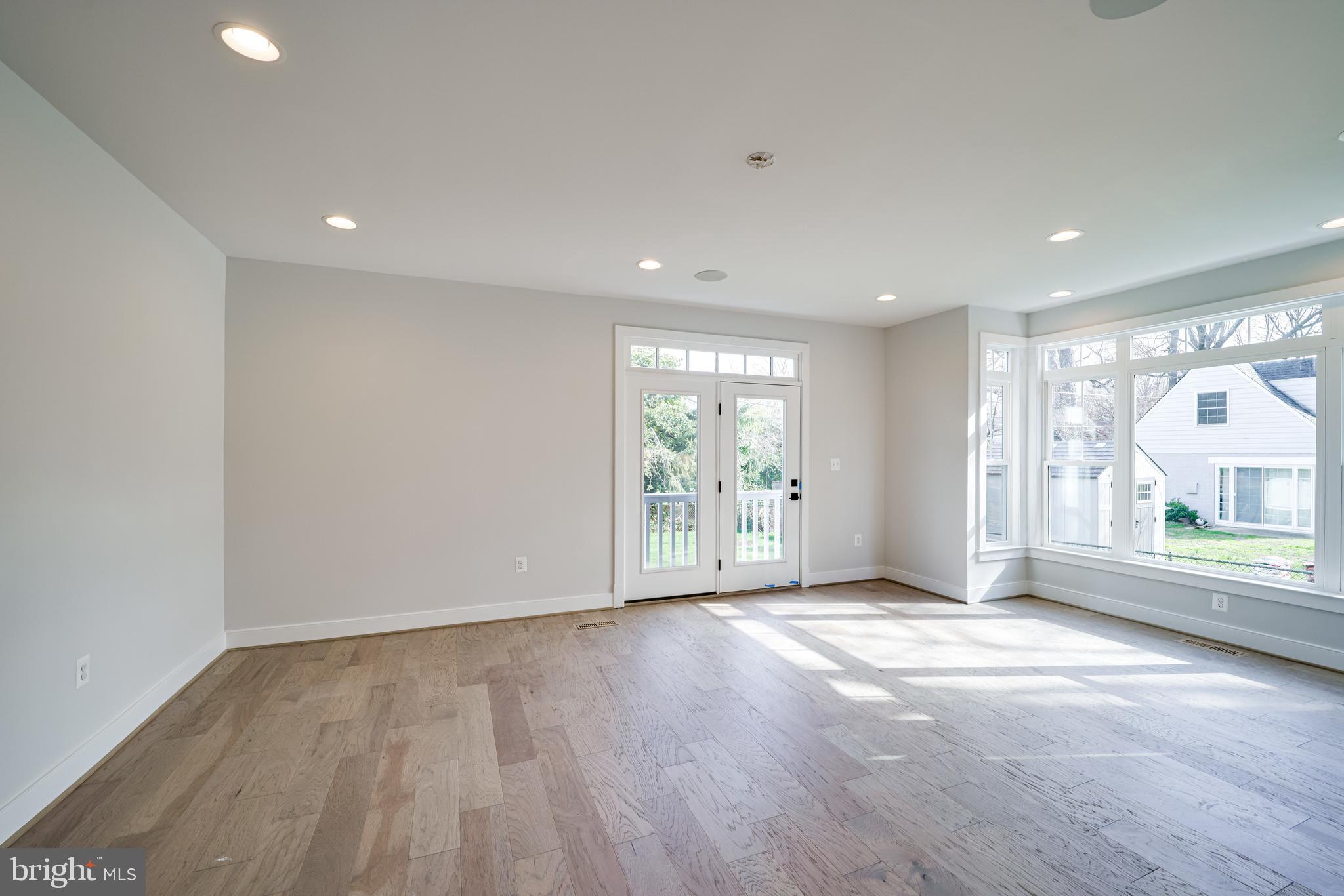 COLLINGWOOD MANOR - Residential