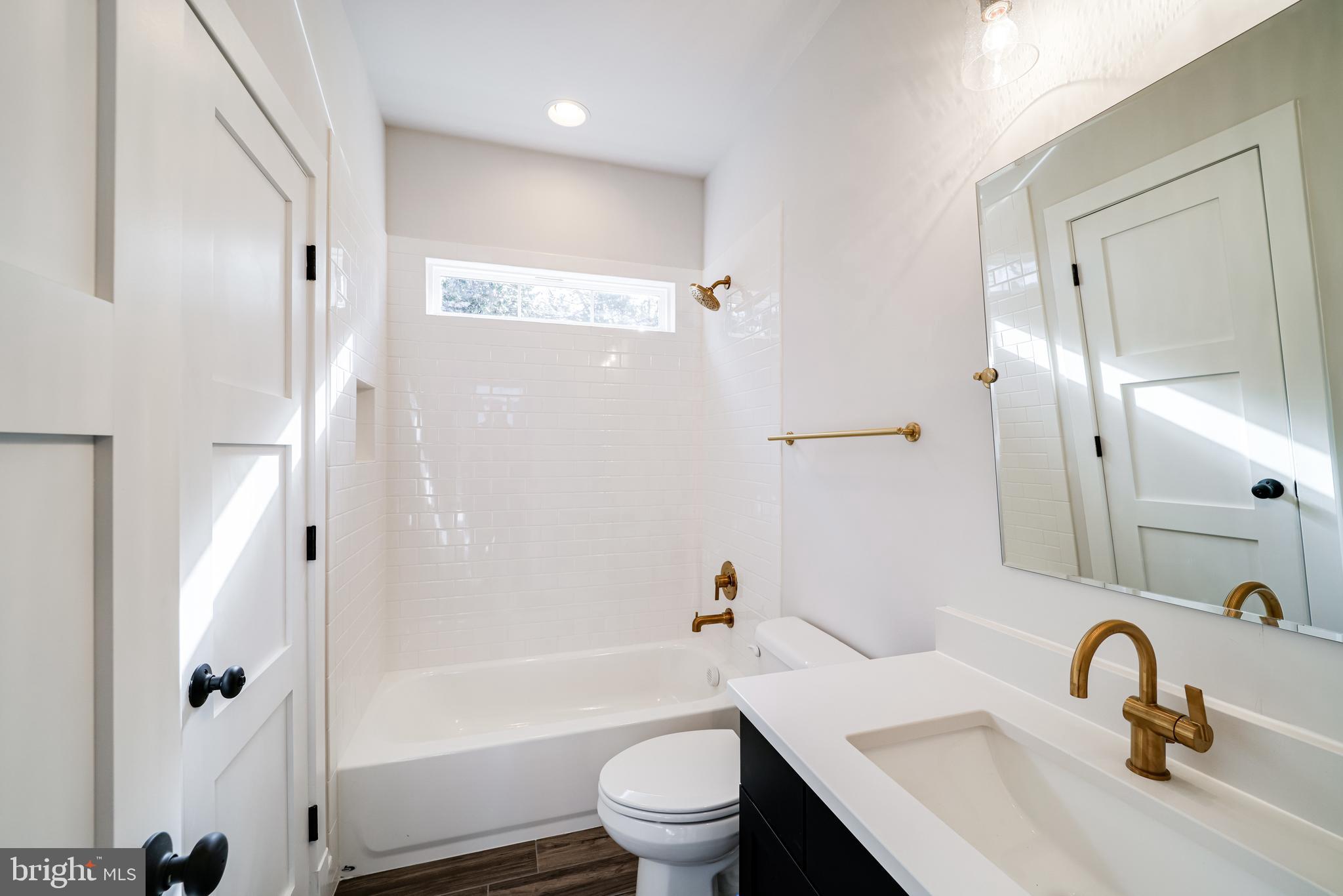COLLINGWOOD MANOR - Residential