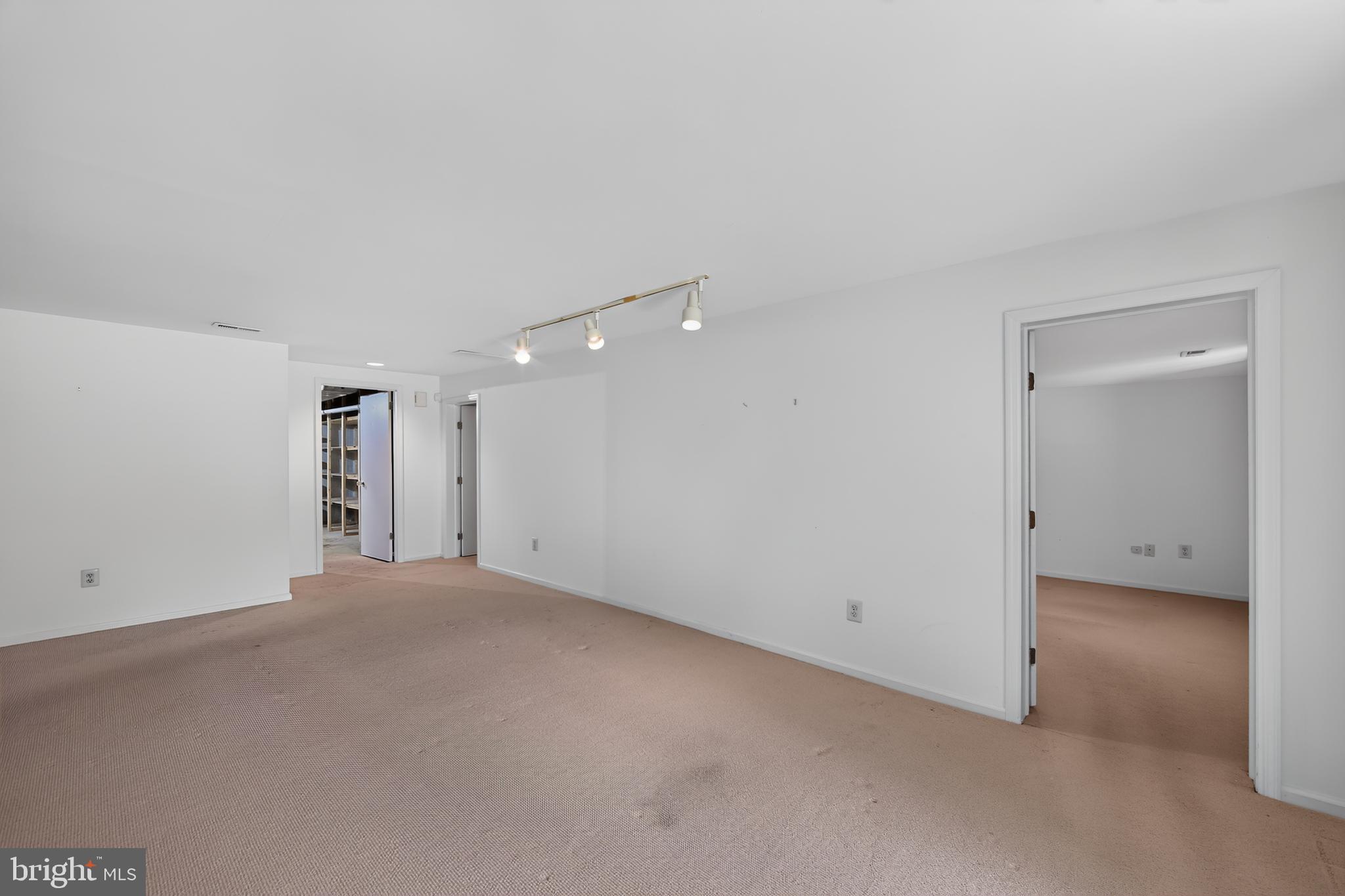HUNTERS RUN - Residential
