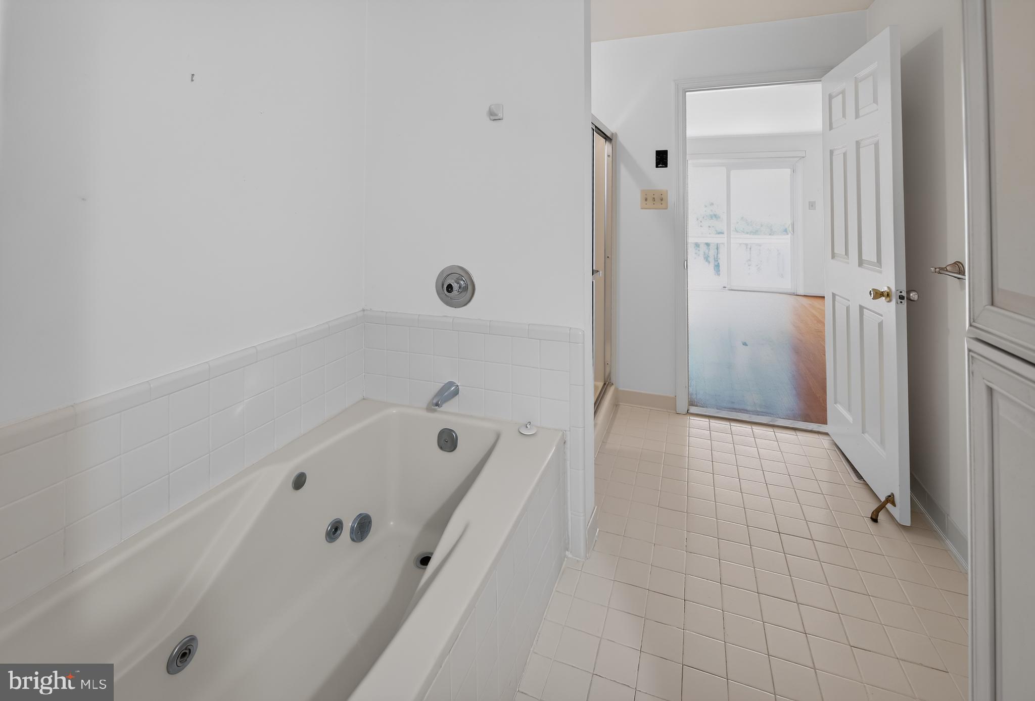 HUNTERS RUN - Residential