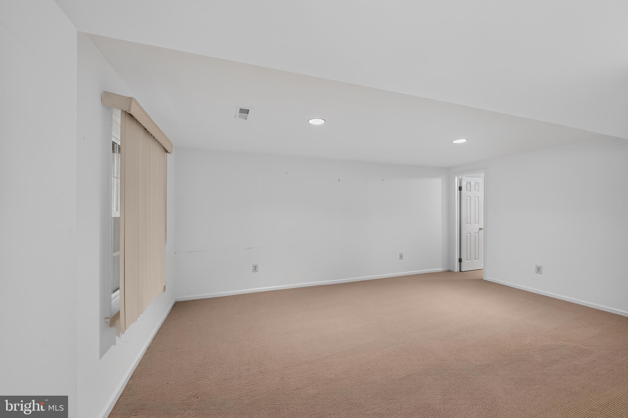 HUNTERS RUN - Residential