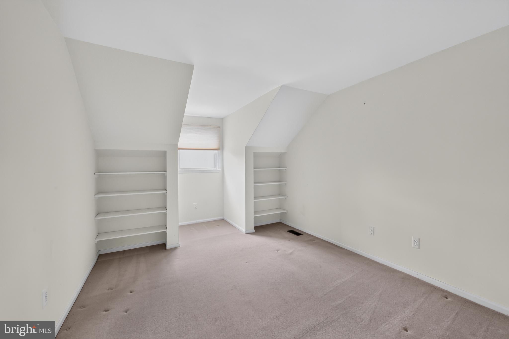HUNTERS RUN - Residential