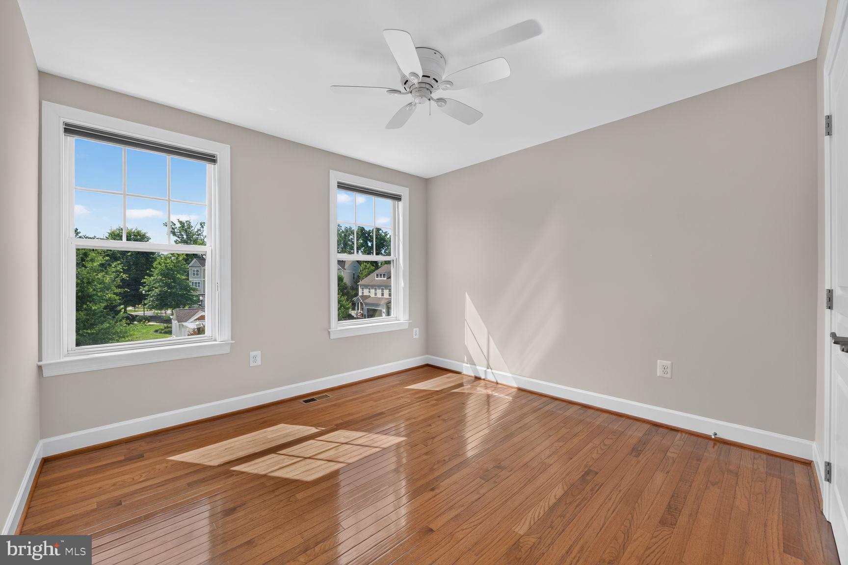 OAKTON EAST - Residential