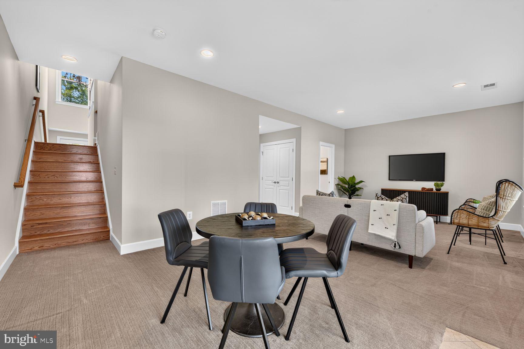 OAKTON EAST - Residential