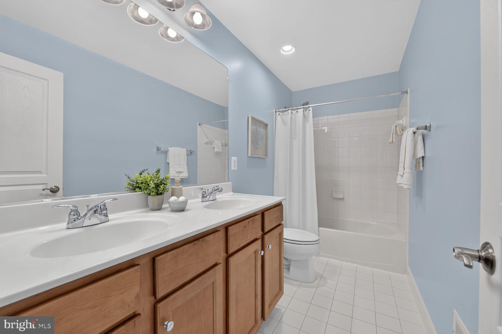 OAKTON EAST - Residential