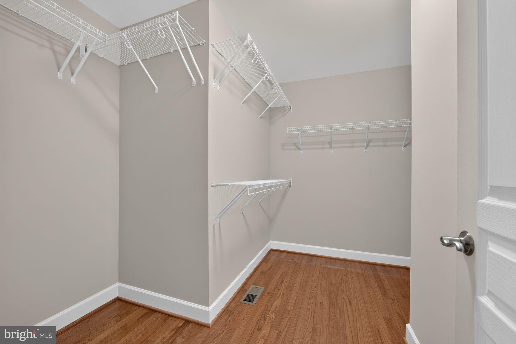OAKTON EAST - Residential