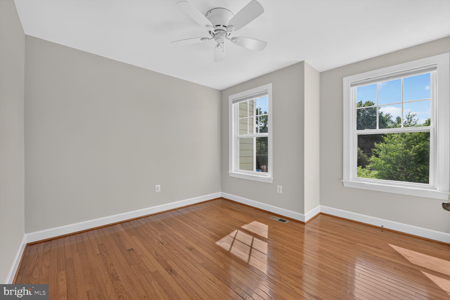 OAKTON EAST - Residential