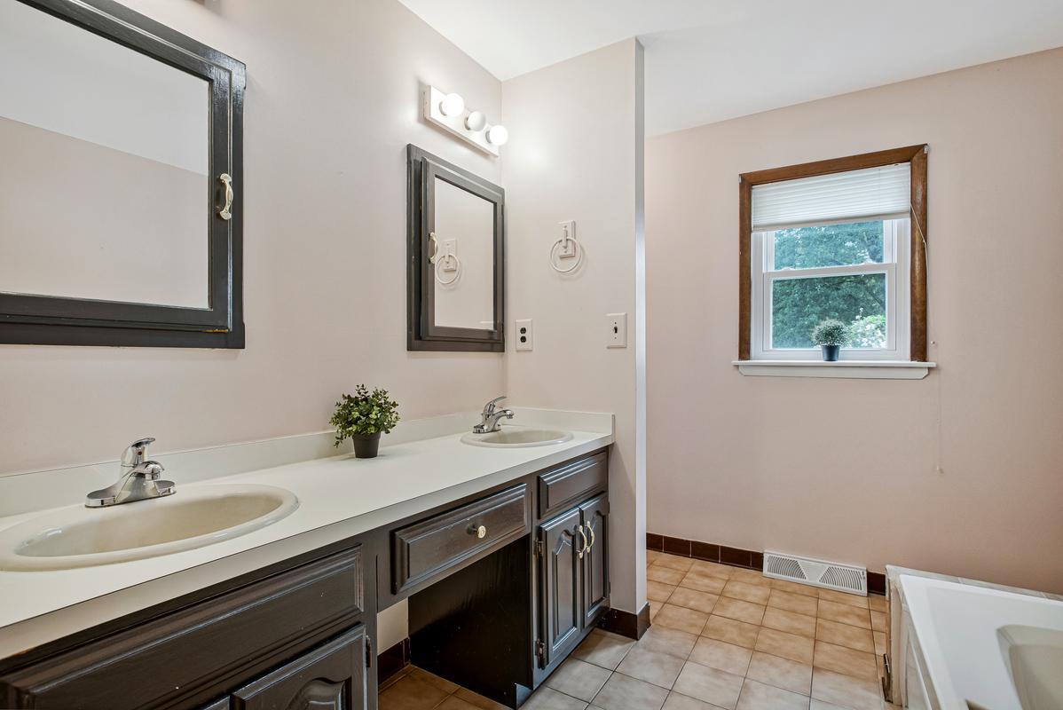 PADONIA CROSSING - Residential