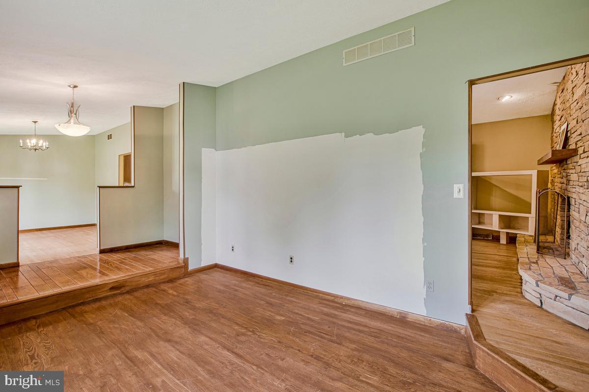 PADONIA CROSSING - Residential